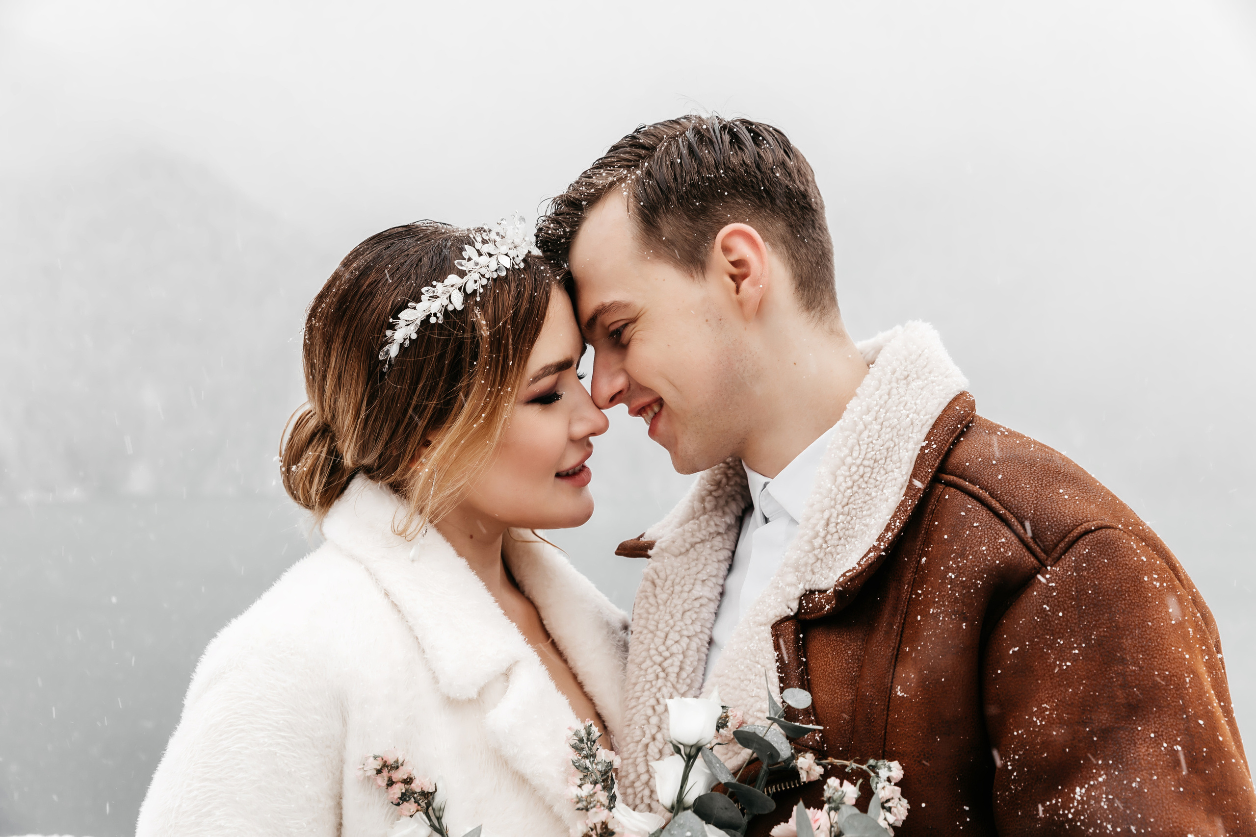 Elopement on Lake Ritsa. Wedding photographer Valeriy Solonskiy