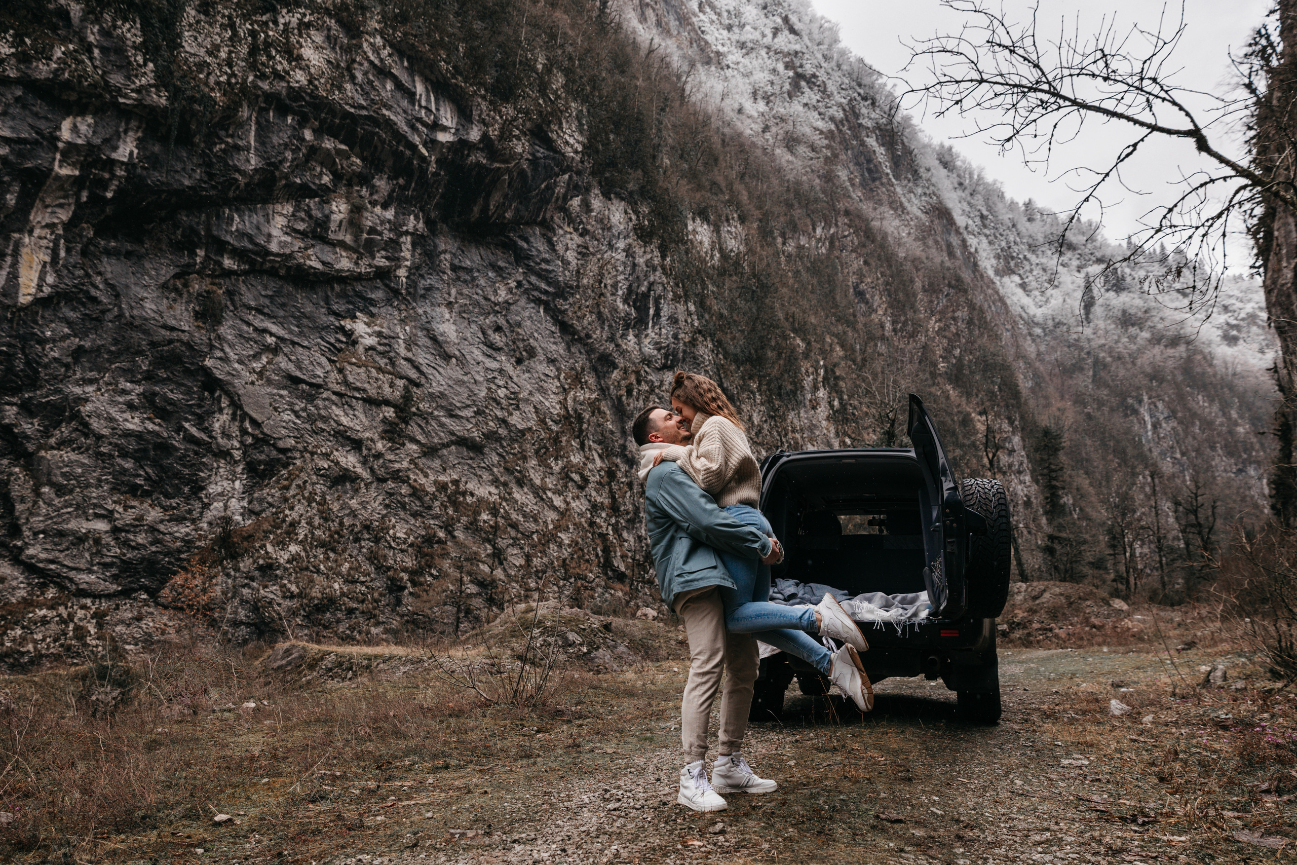 Mountain Engagement. Wedding photographer Valeriy Solonskiy