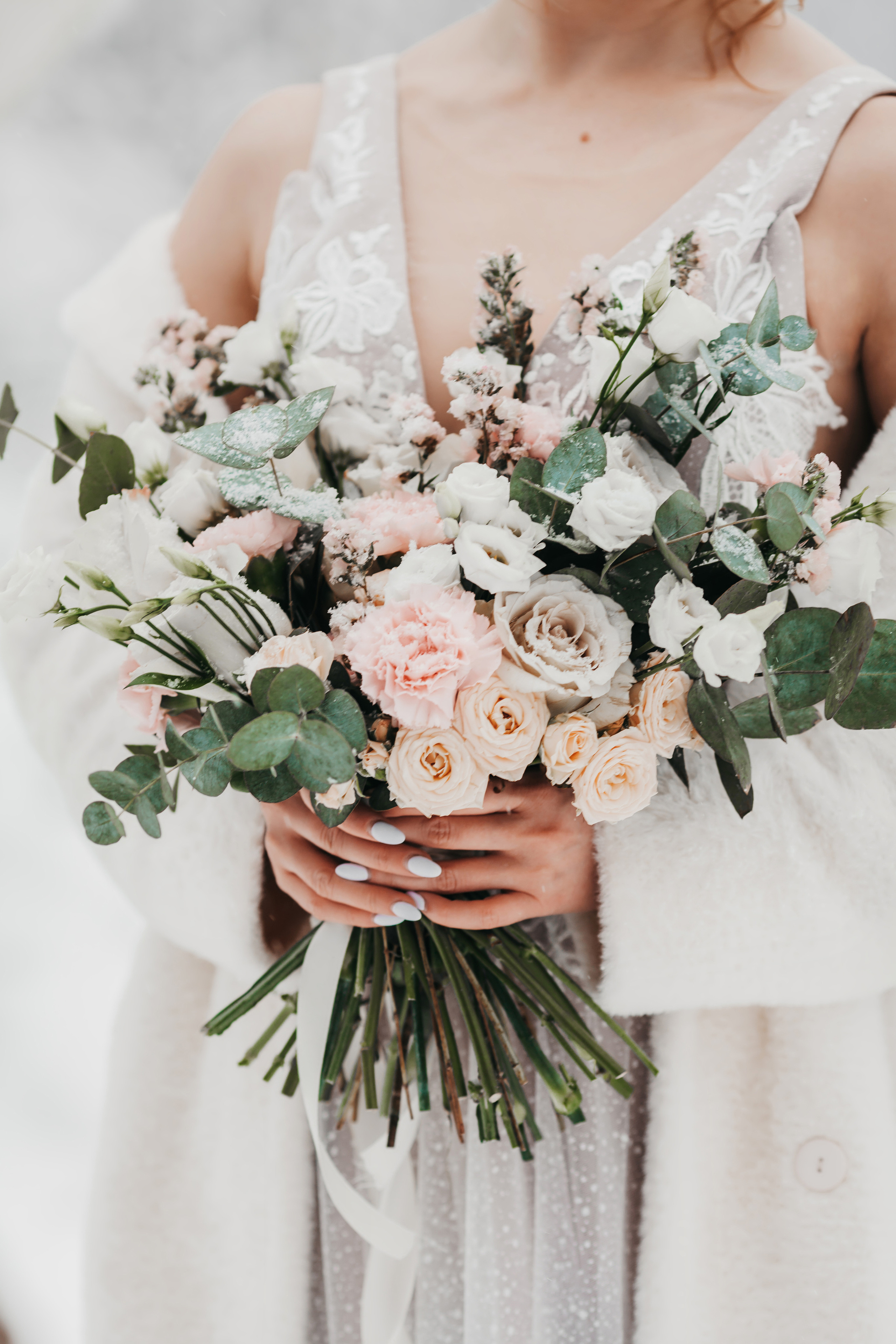 Elopement on Lake Ritsa. Wedding photographer Valeriy Solonskiy