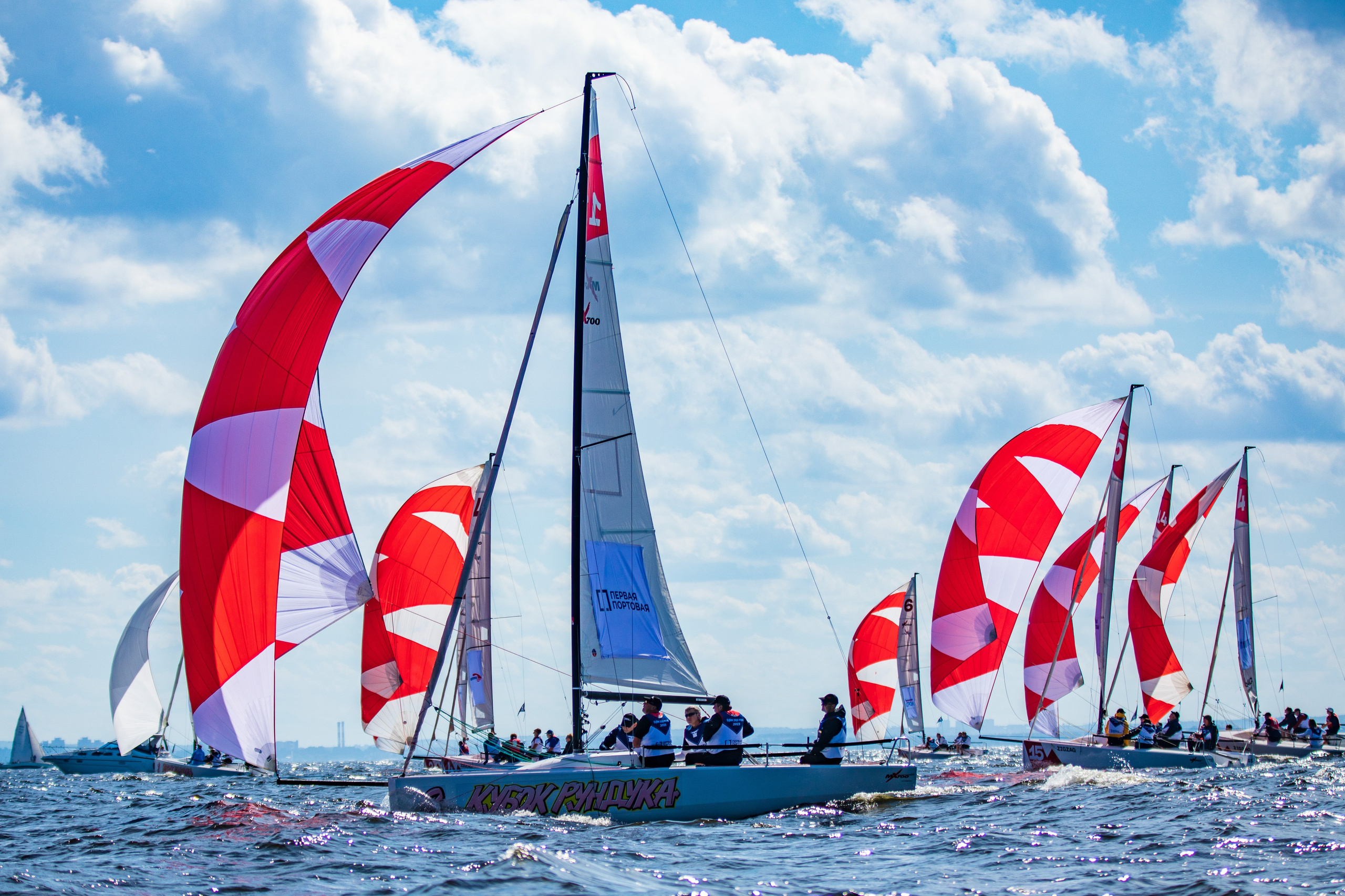 Тимбилдинг на парусной регате с профессиональным фотографом.