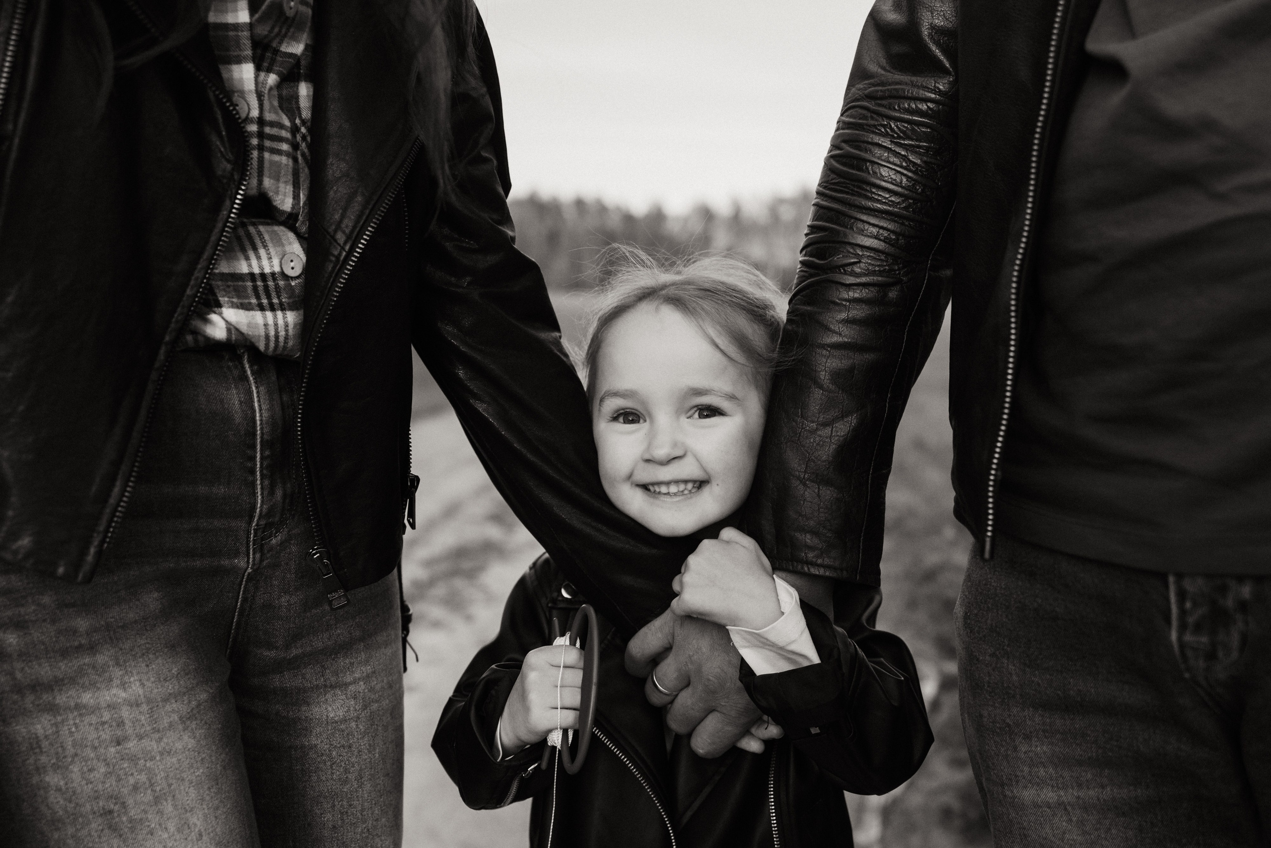 Семейная съёмка с ребенком и воздушным змеем