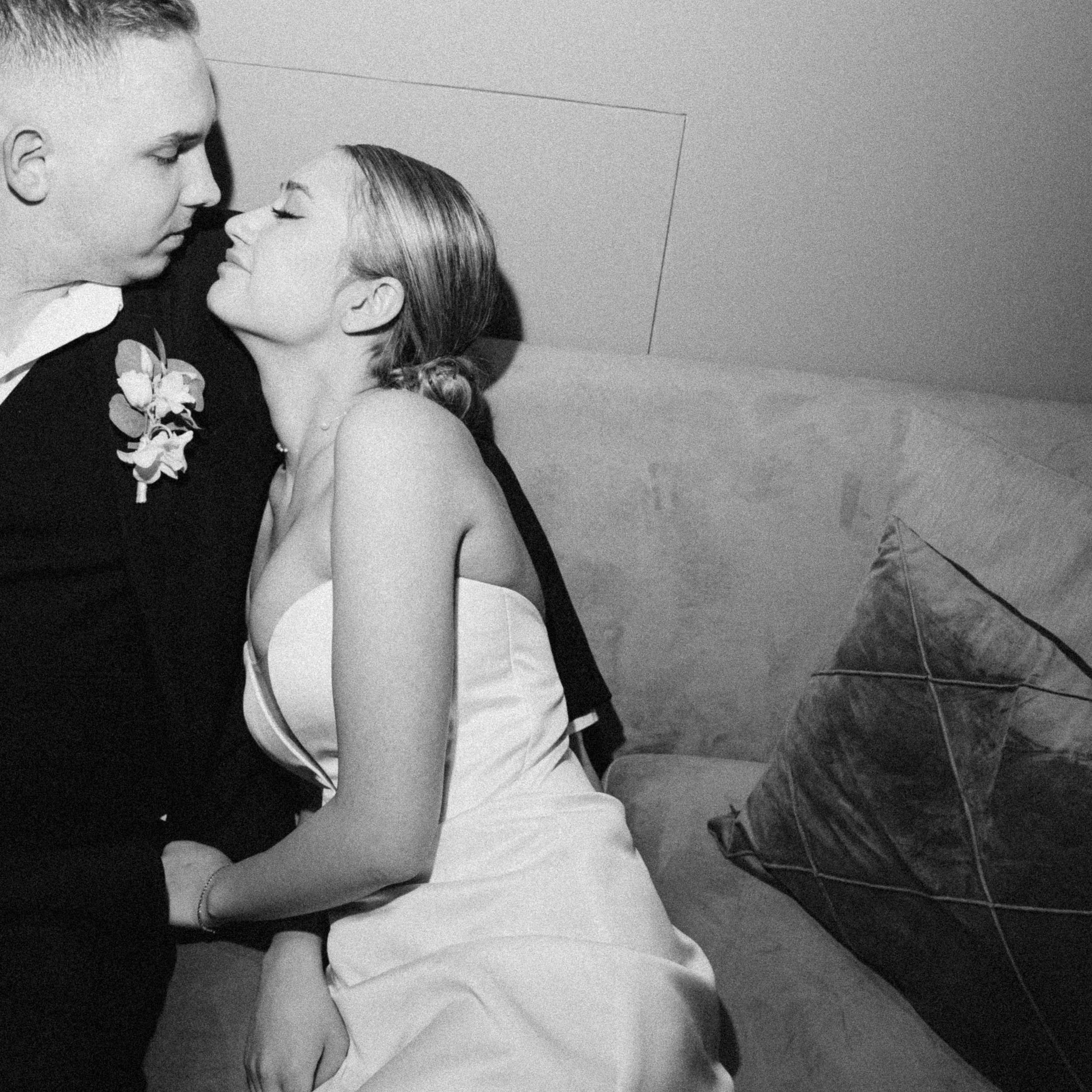 В отражениях друг друга. Свадебный фотограф Семен Матвин