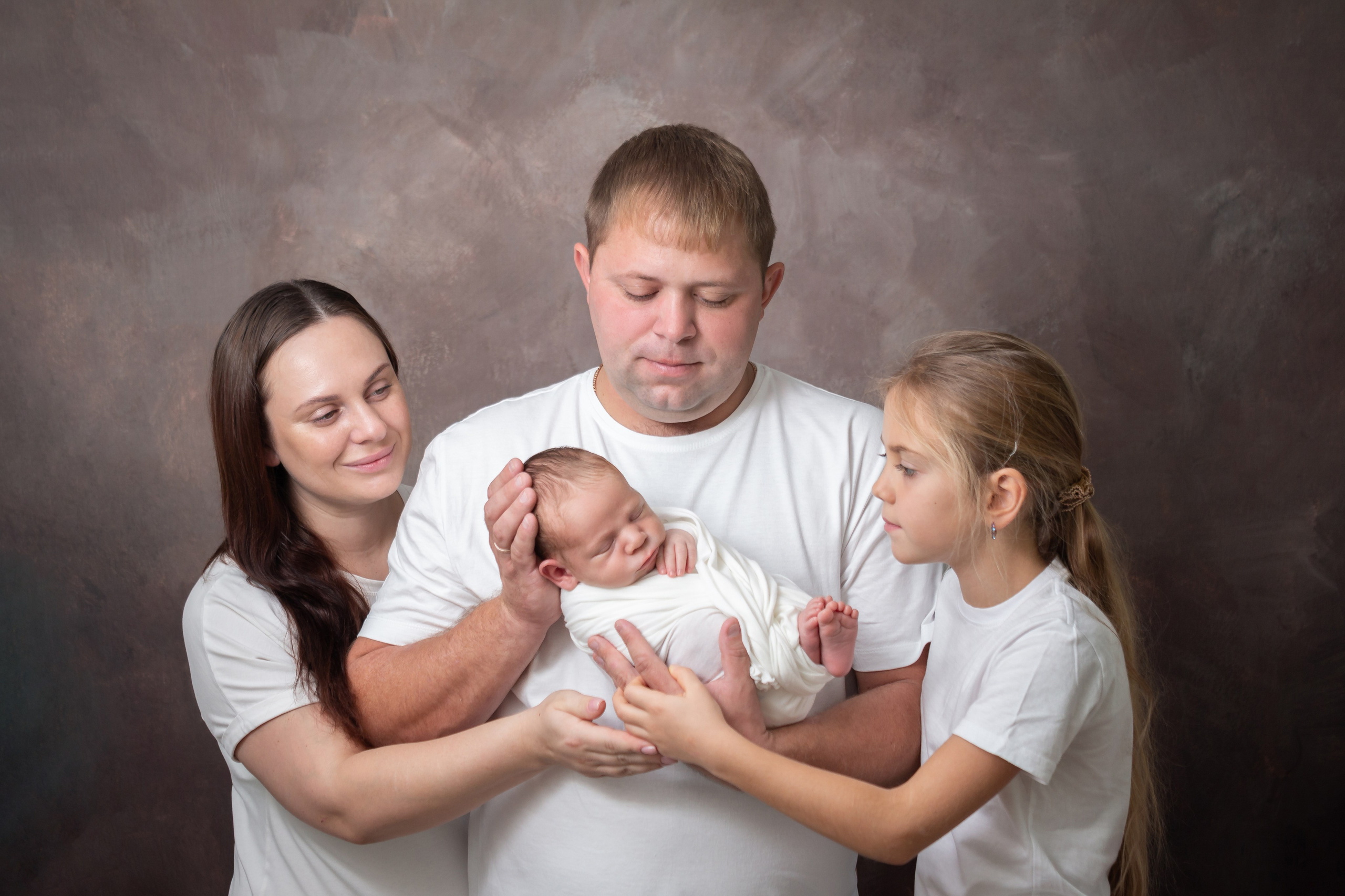 Кадры малыша с родителями. Фотограф новорождённых Анапа Елена Кушнарь