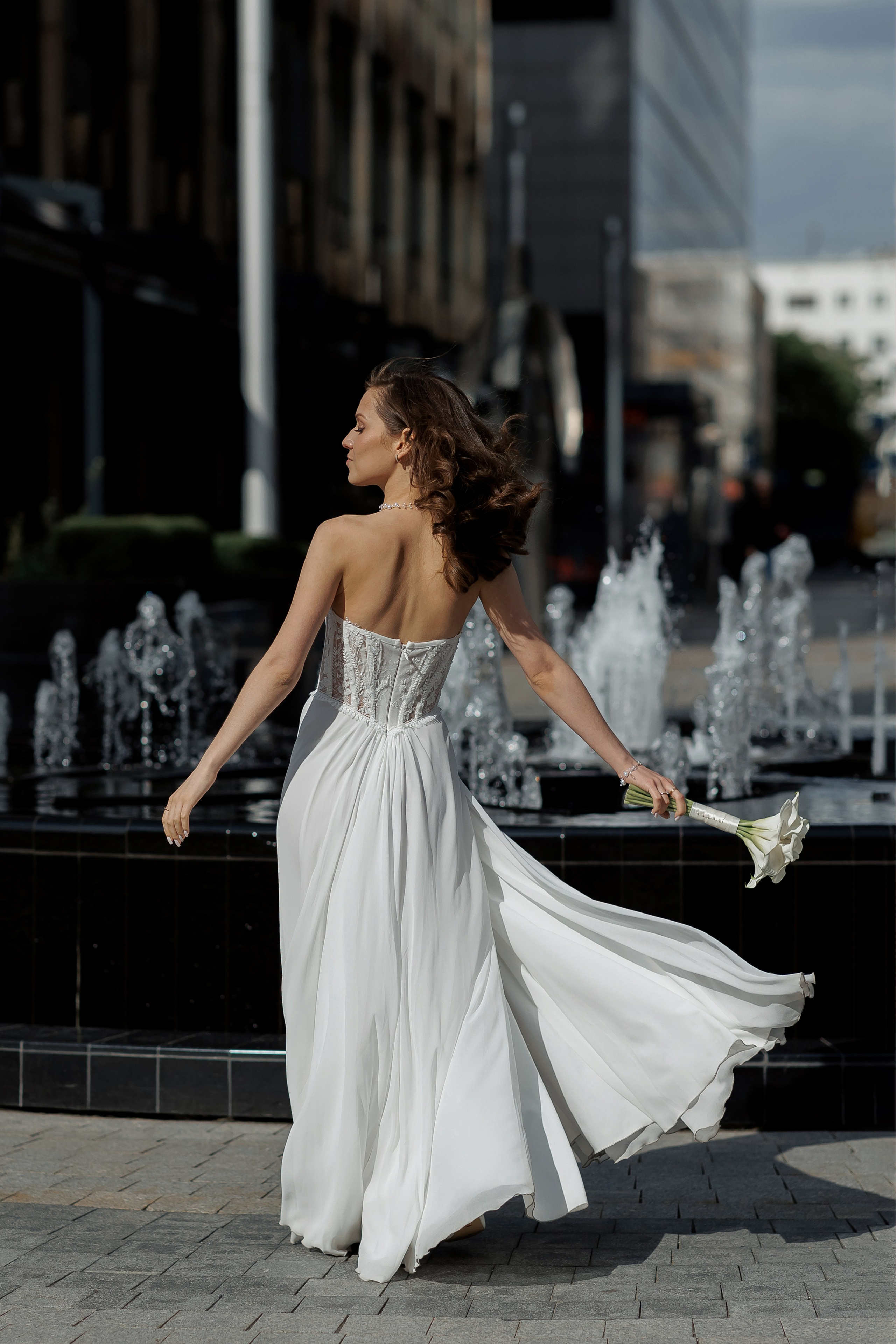 Свадебная прогулка по городу. Свадебный фотограф в Москве Дарья Олендарёва