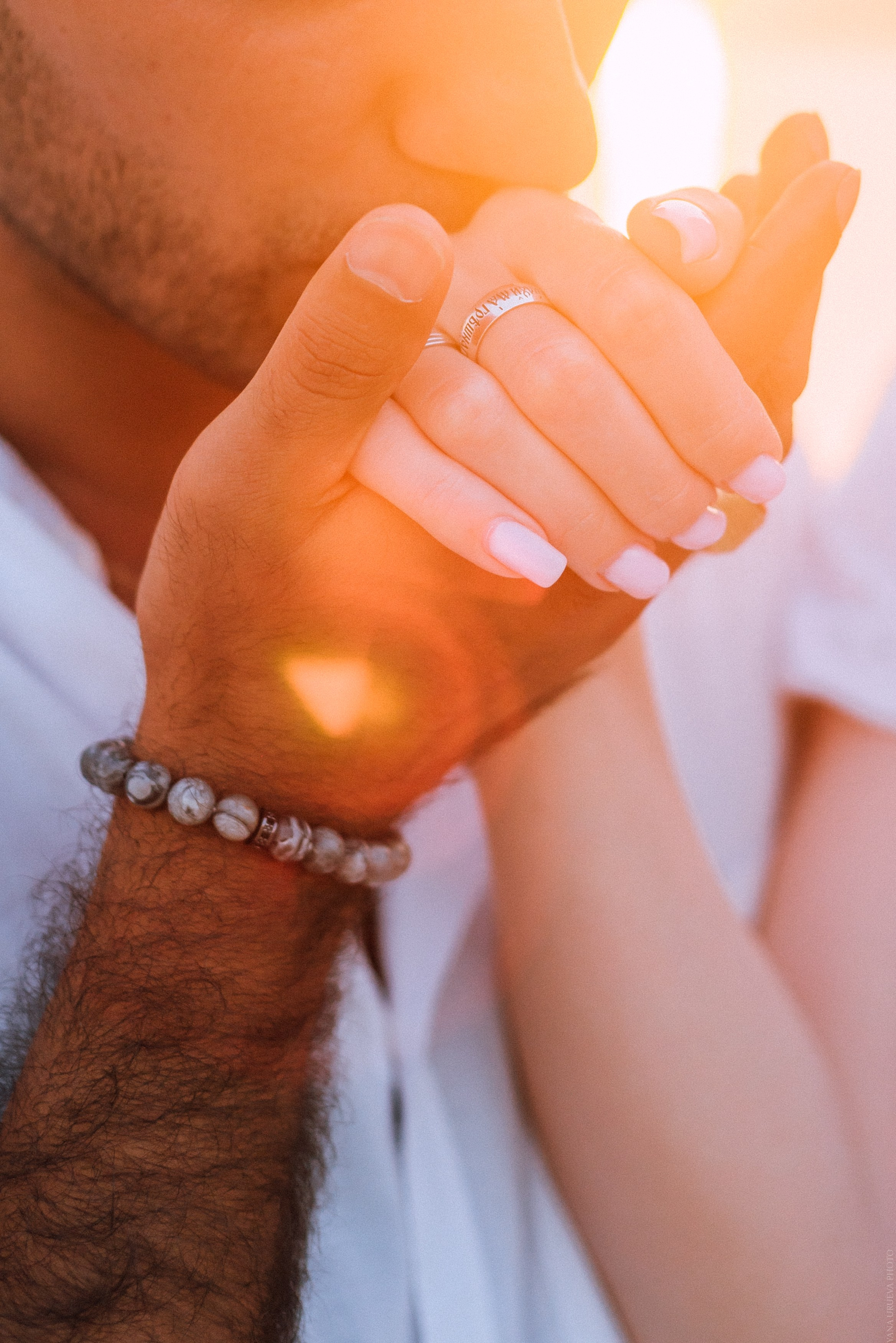 фото поцелуя руки