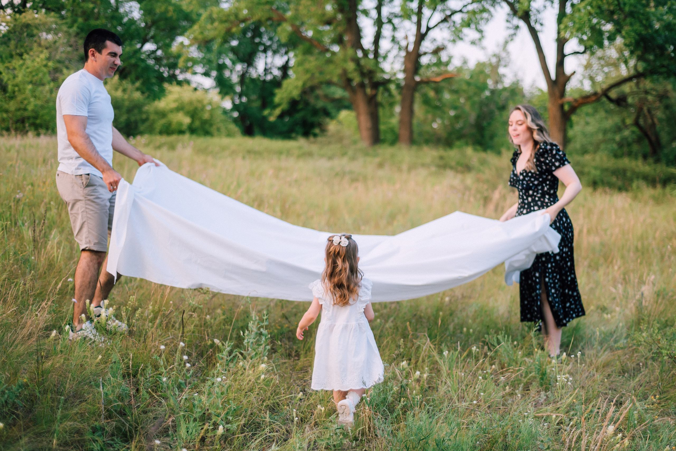 Вечерняя прогулка в лесу. Свадебный и контент- фотограф в Тольятти, Самаре, Москве Яна Уруева