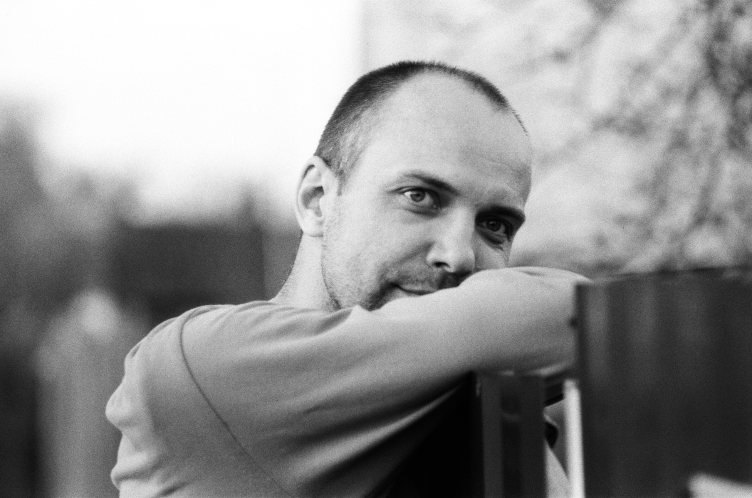 Портрет мужской черно-белый.