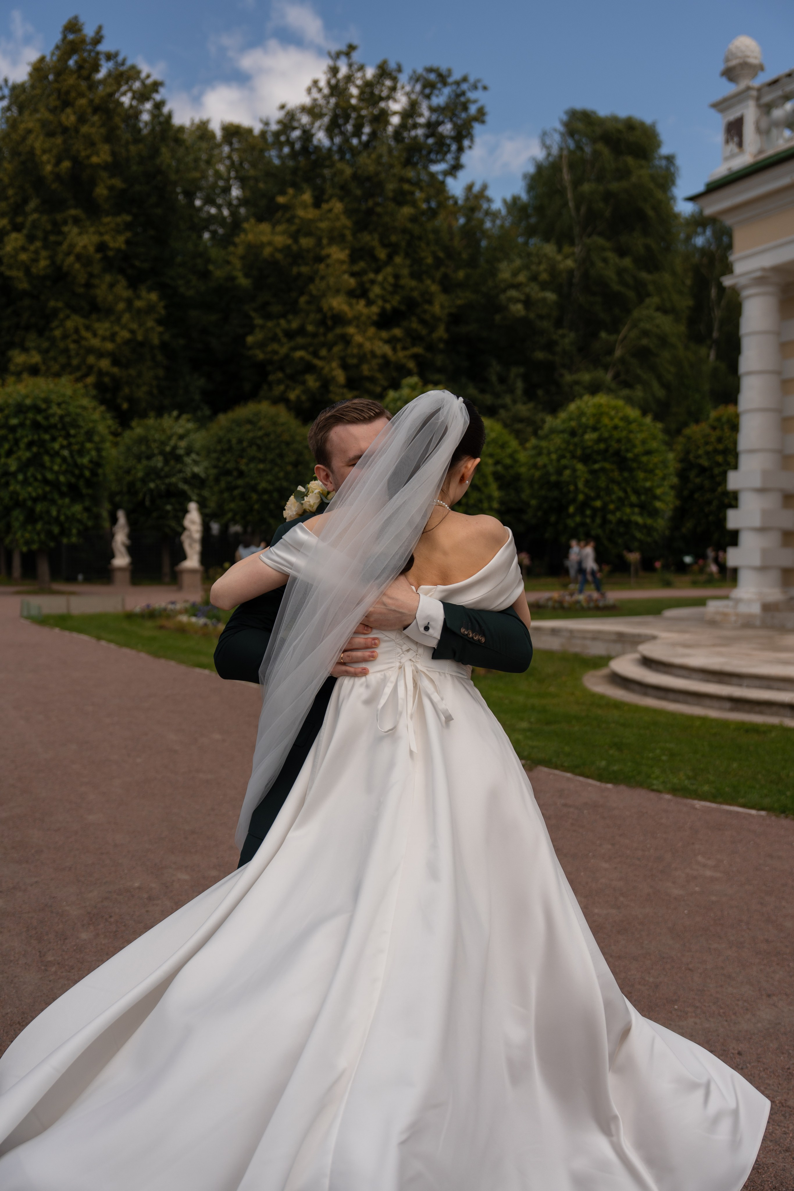 Влад и Илина в Кусково. Свадебный фотограф в Москве Анна Полушина