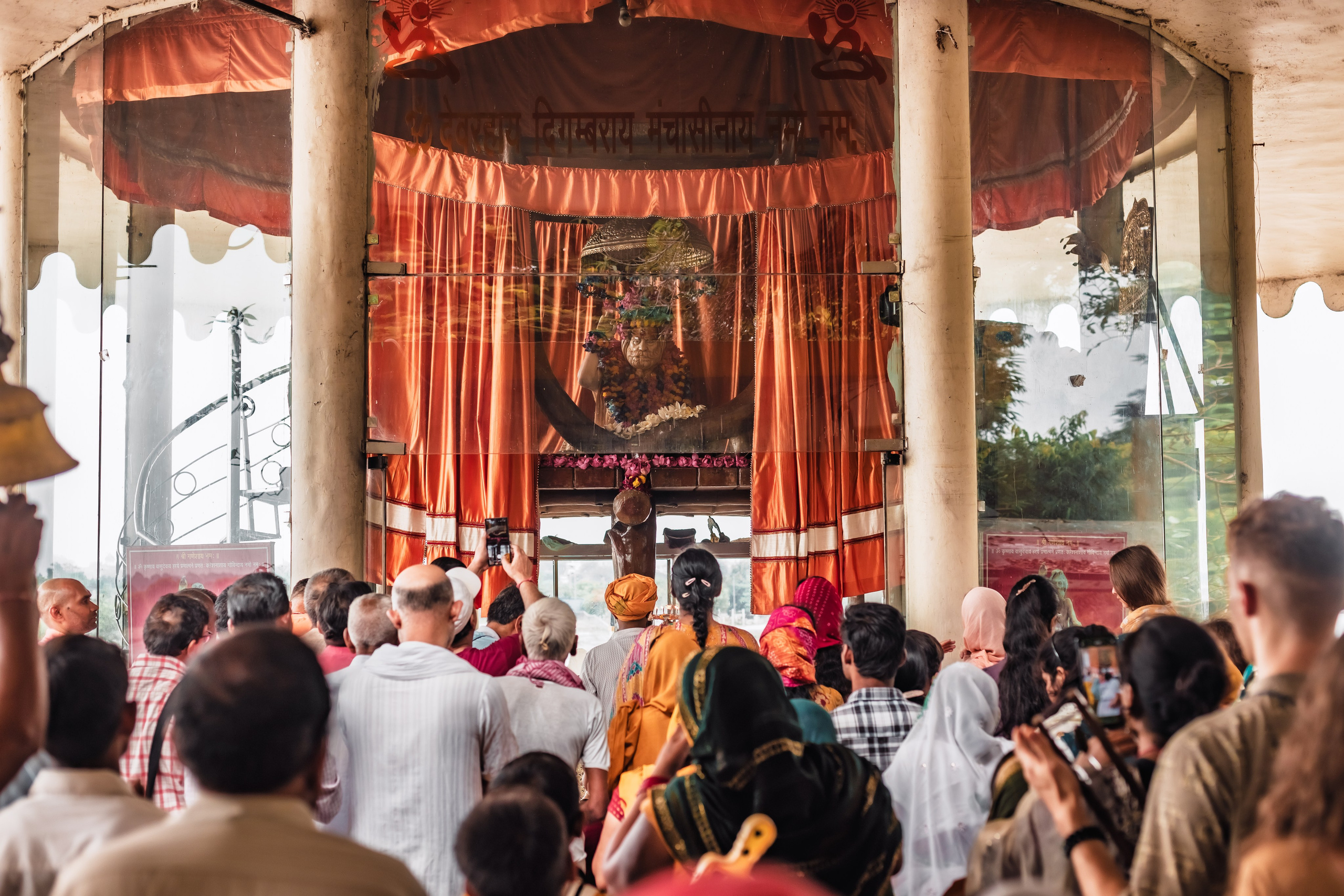 Abhisheka Devraha Baba on Sri Devdas ji maharaj bd. Mariam Bagdasaryan