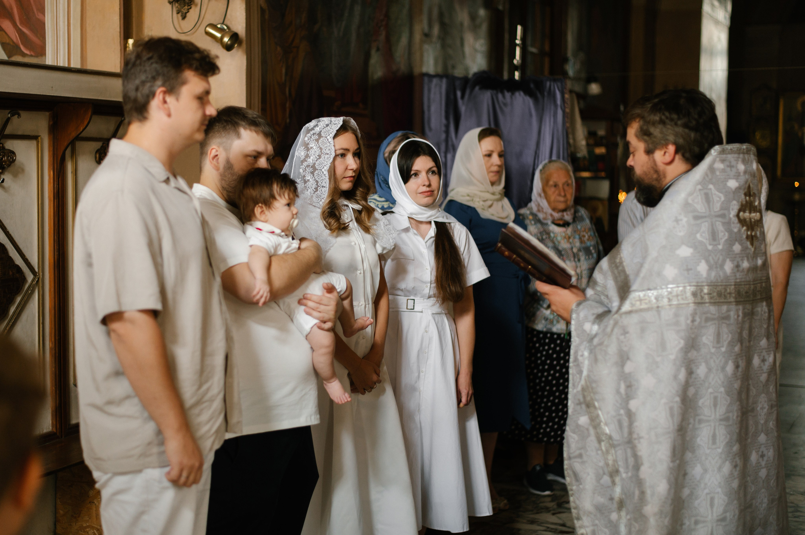 Фотограф на крещение. Фотосессия таинства крещения. Храм Воскресения Словущего в Даниловской Слободе. Семейный и свадебный фотограф в Москве Татьяна Николаева