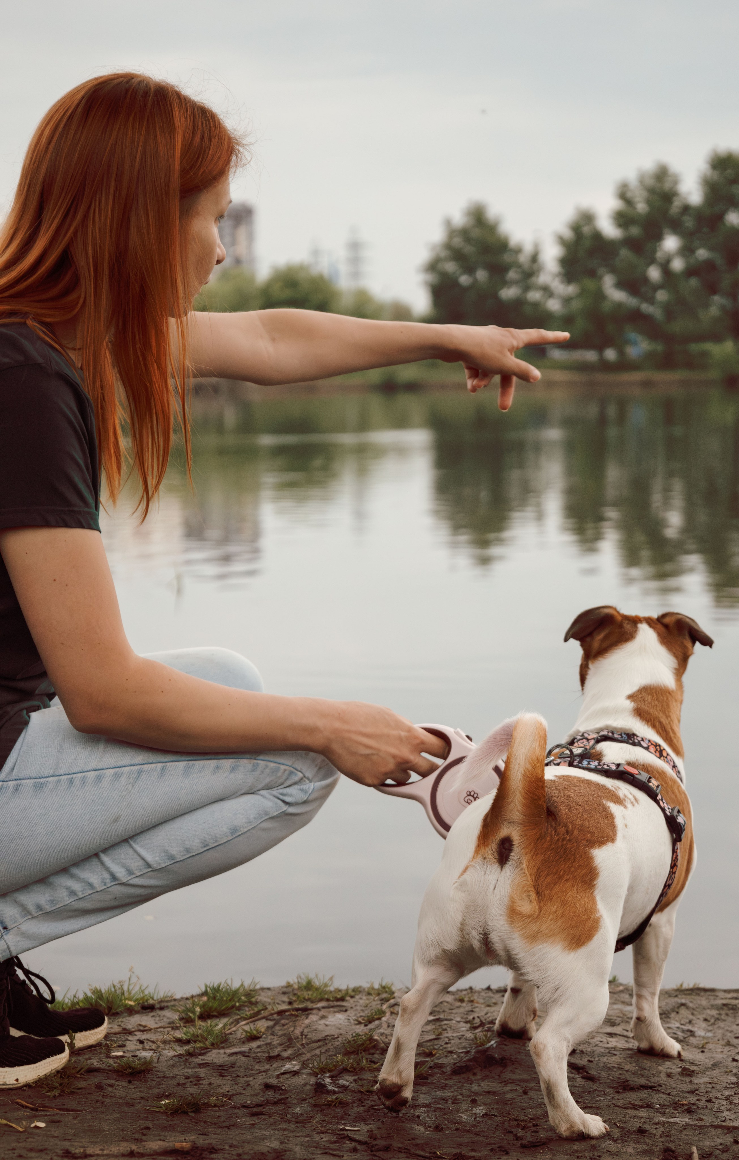 Моя маленькая спутница: Банни и Настя в Южнобутовском парке. Фотограф-анималист в Москве Екатерина Тихонова