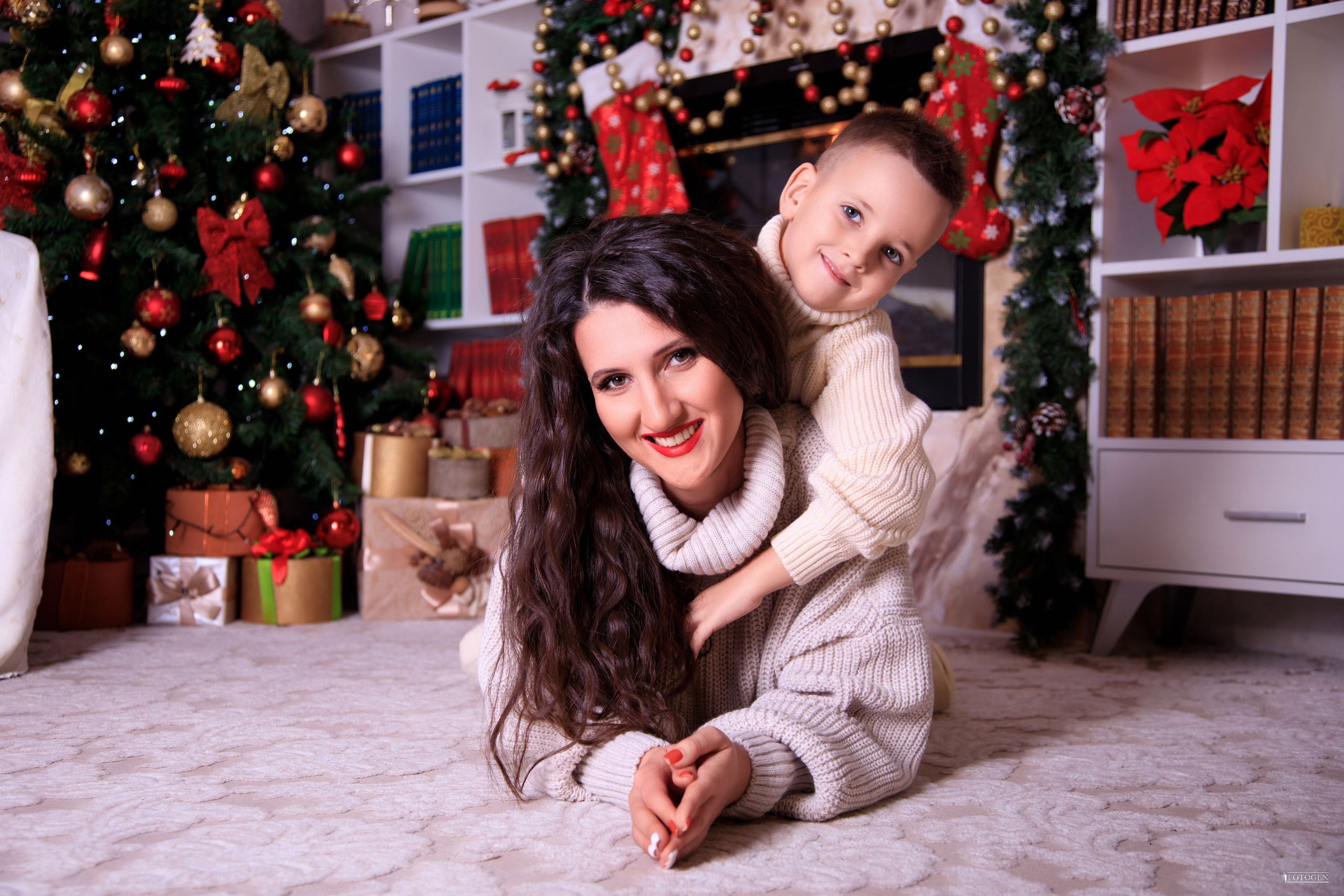 Семейная фотосессия: мама с детьми | Портфолио Fotogen. Интерьерная фотостудия FOTOGEN г. Краснодар