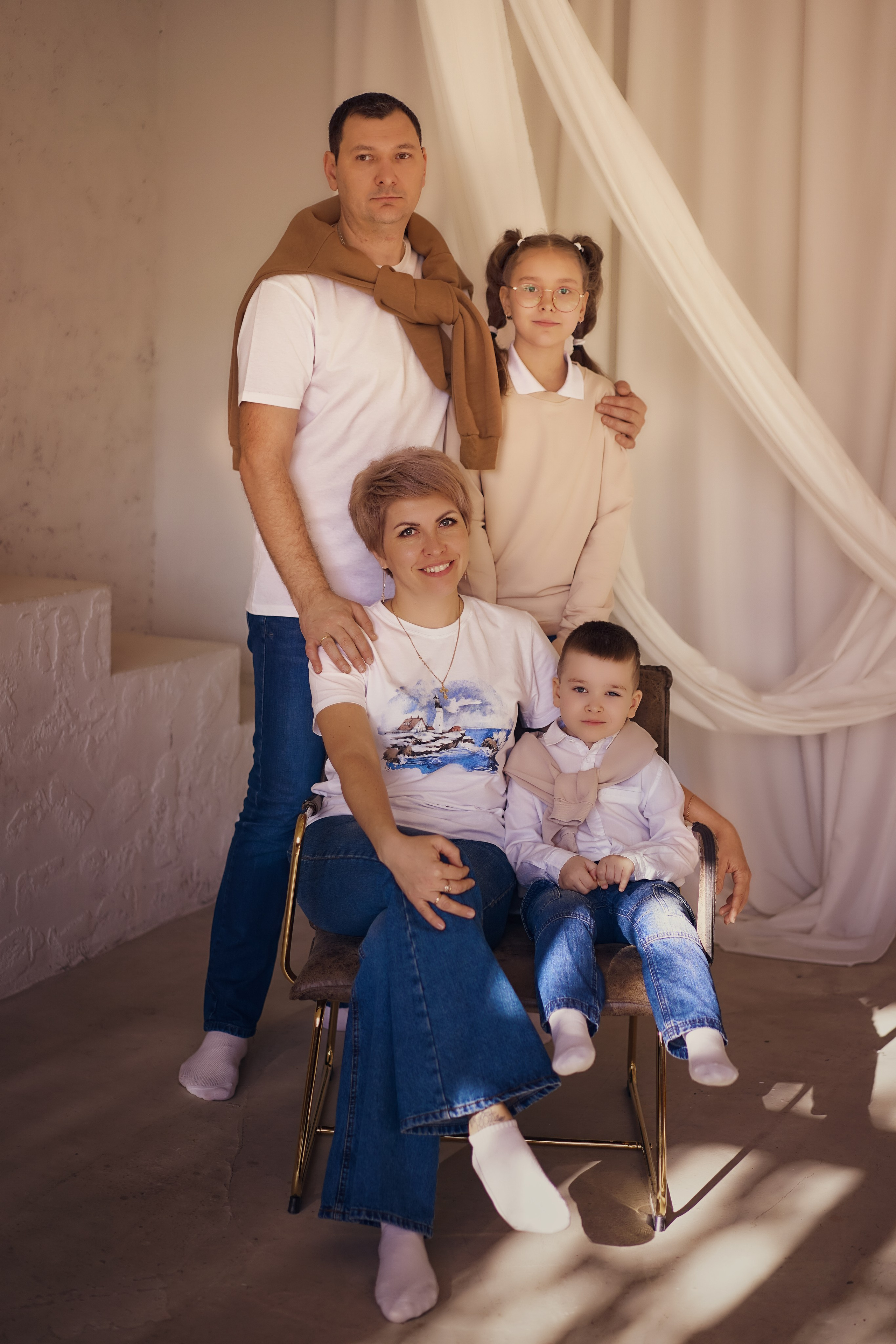 Альбом "Семейная фотосессия в студии". ФОТОГРАФ Лидия Баженова