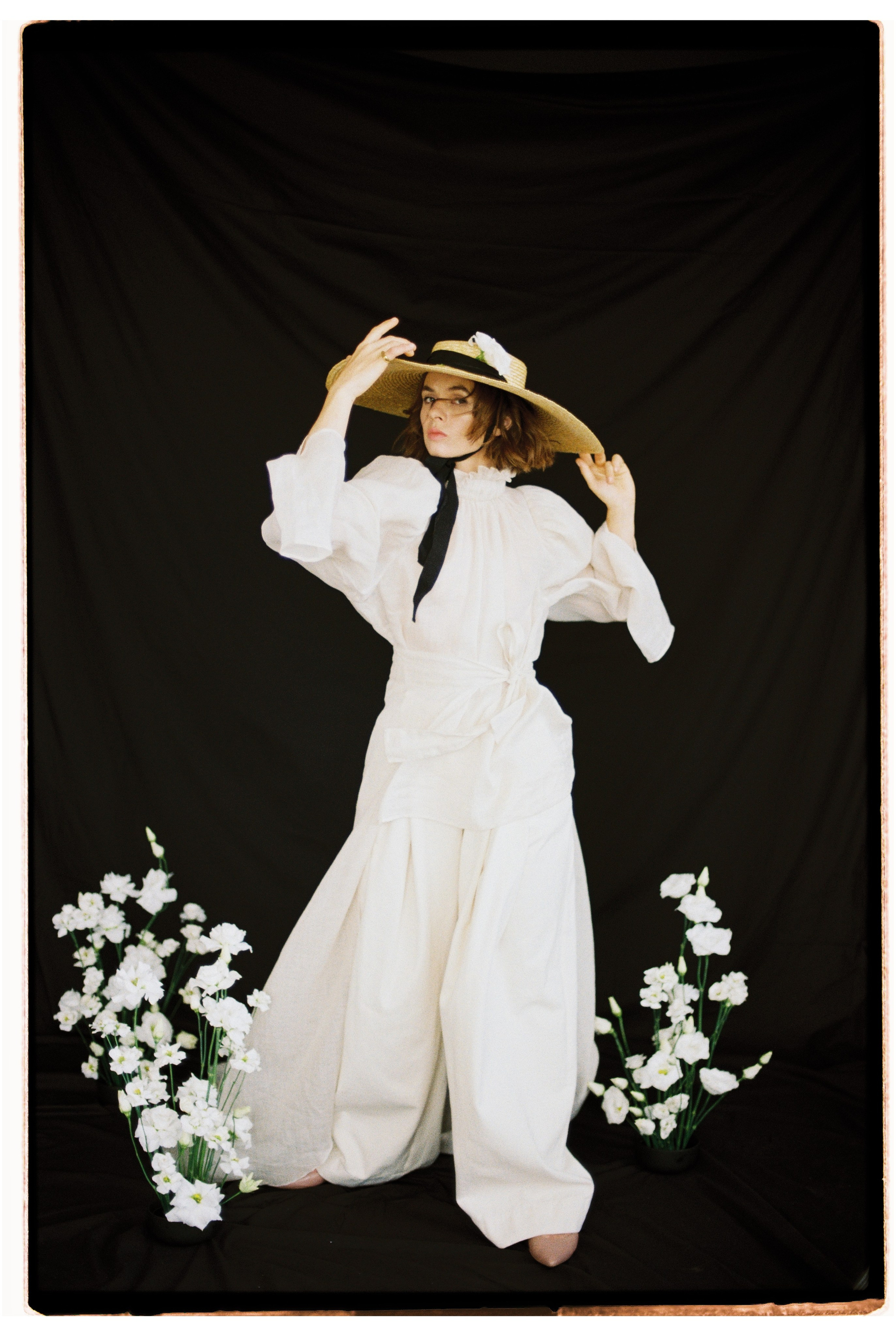 Анастасия и цветы. Свадебный и фэшн фотограф в Москве и Санкт-Петербурге