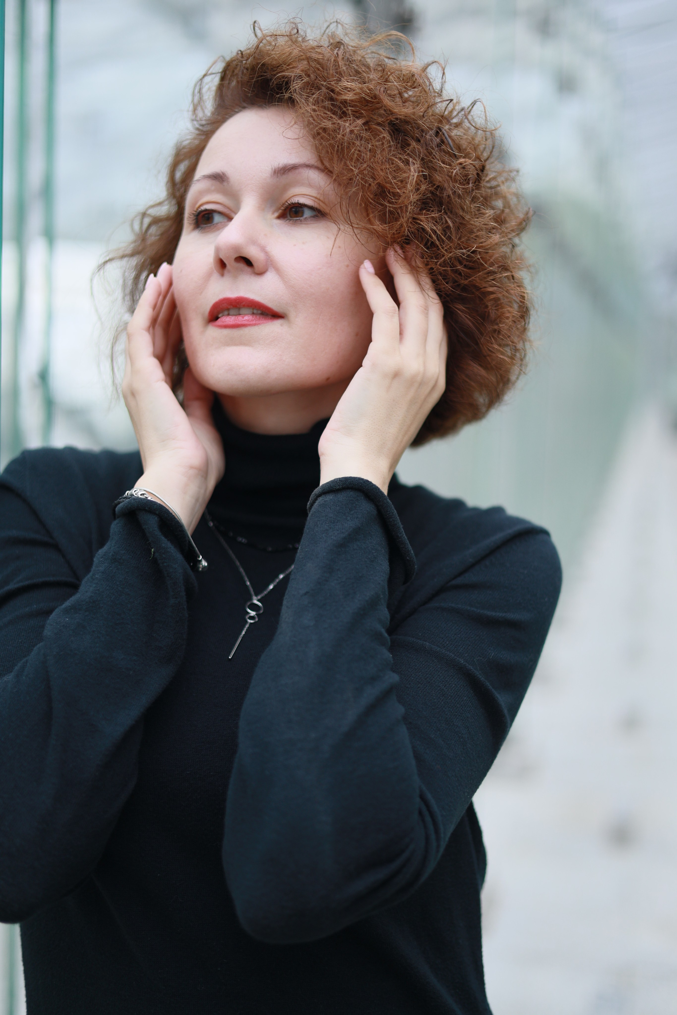 Larisa walking in the park. Family, portrait, content photo in Costa Rica Evgeniya Besprozvannykh