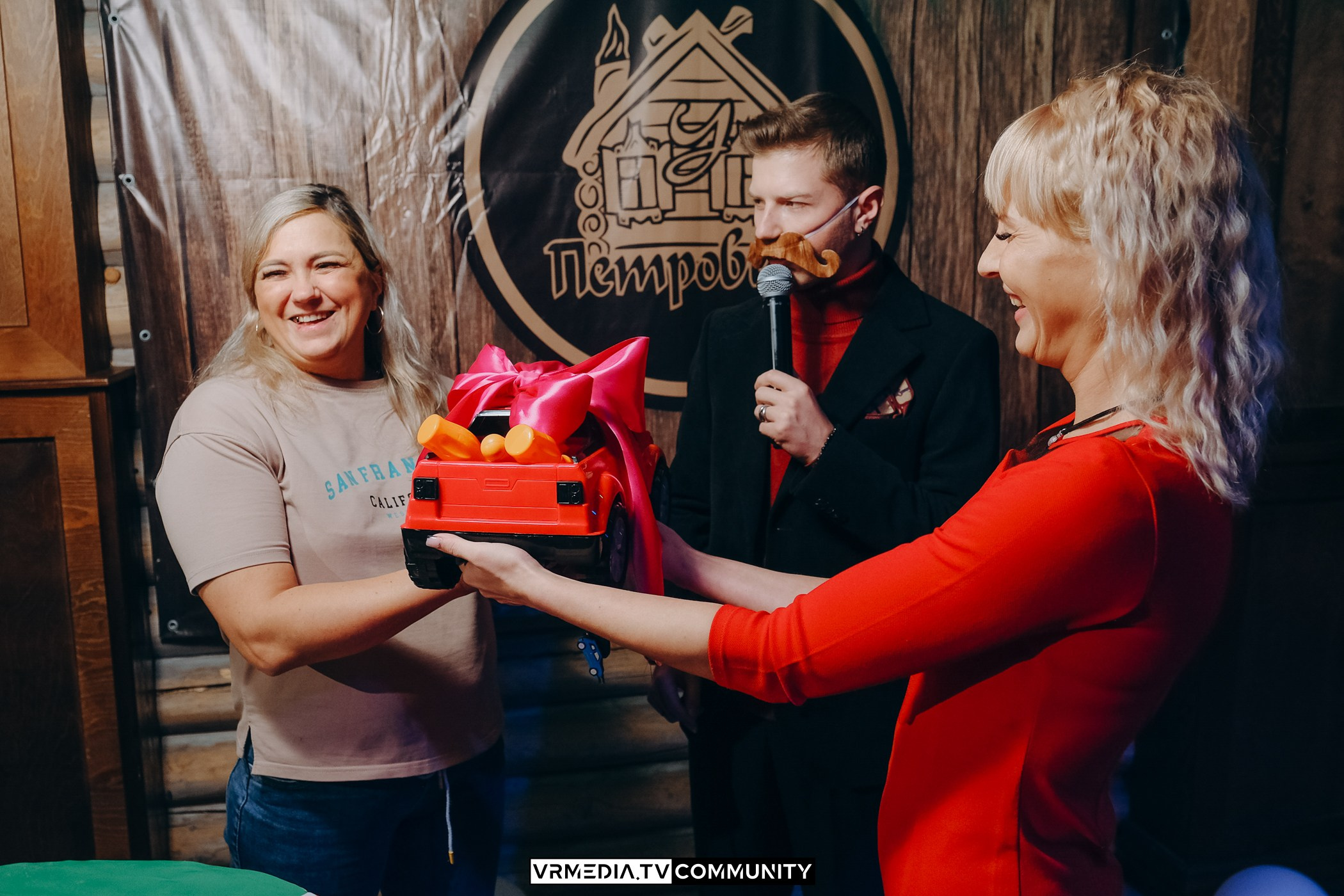 День рождения у «Петровича»