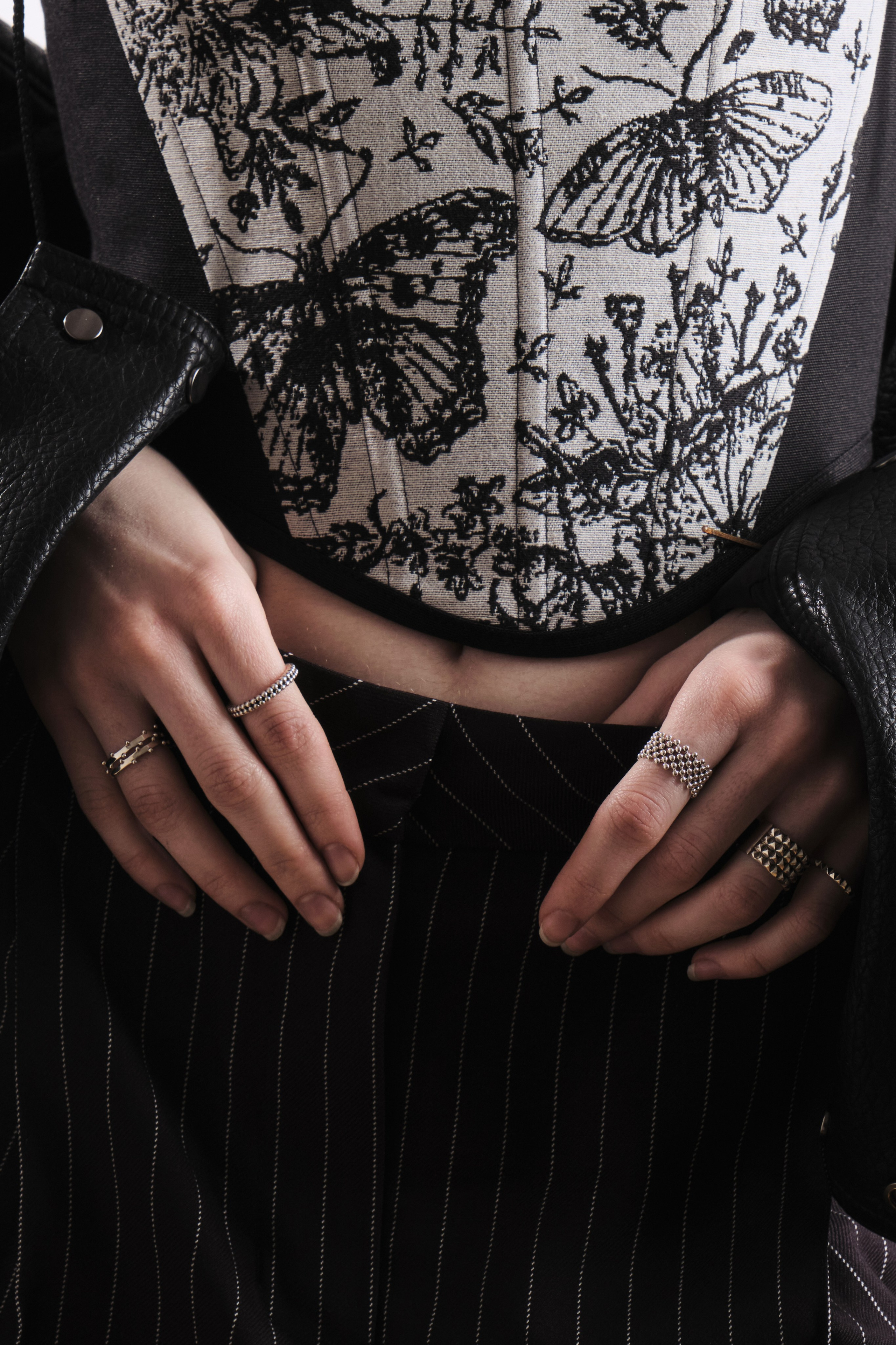 Съемка каталога пляжной одежды и купальников в Москве со стильным антуражем для сезонного запуска на маркетплейсах