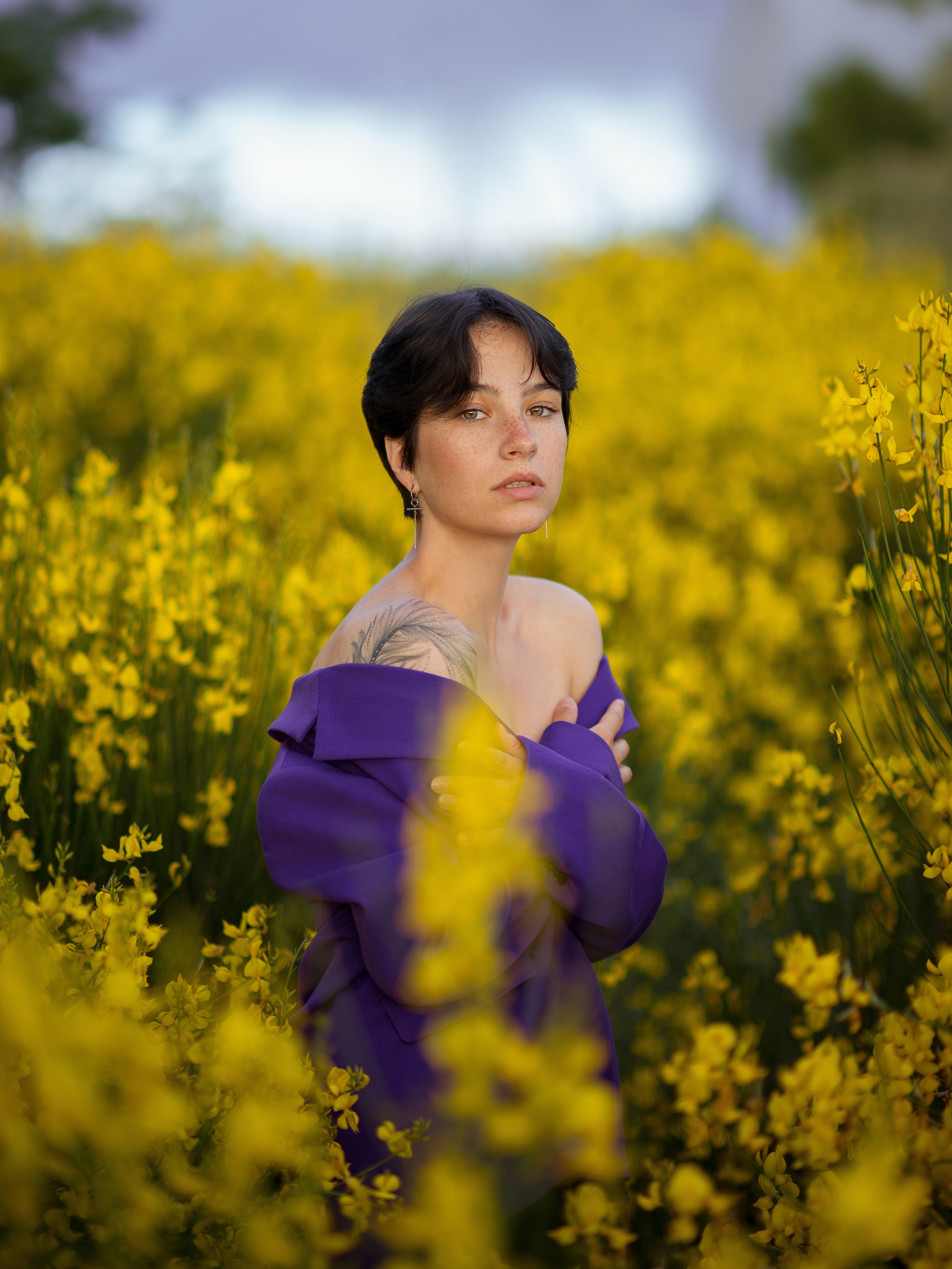 Фотосессия в цветущем дроке в Севастополе. Женский фотограф Погребняк Александра. Подробности на сайте, вопросы и бронь по телефону +79788481042