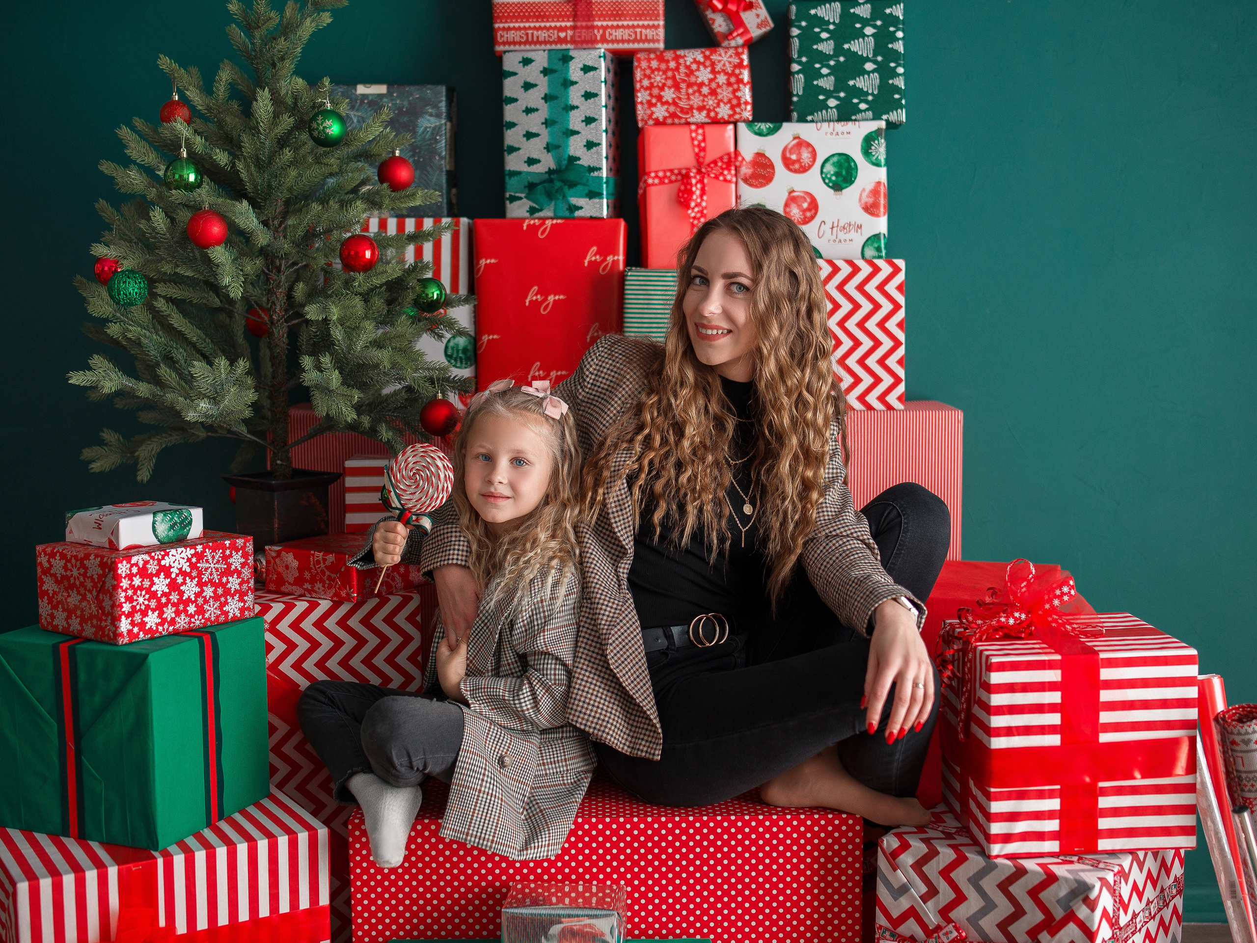 Новогодняя фотосессия в студии для семьи. Фотограф в Севастополе Погребняк Александра. Уточнить, зарезервировать дату для фотосъемки +79788481042