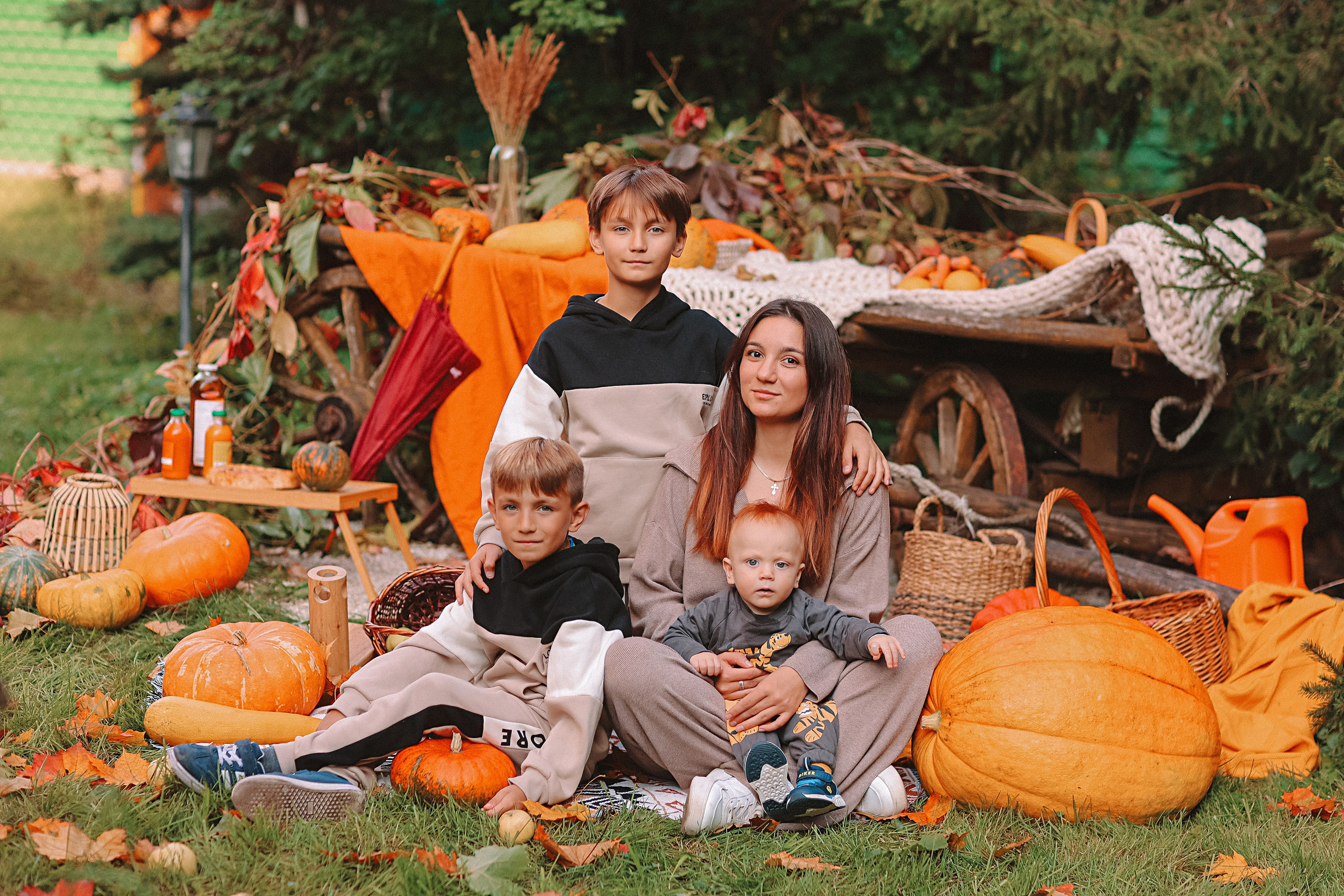 Тыквы. Семейный фотограф Тюмень, фотограф на роды Салмина Мария