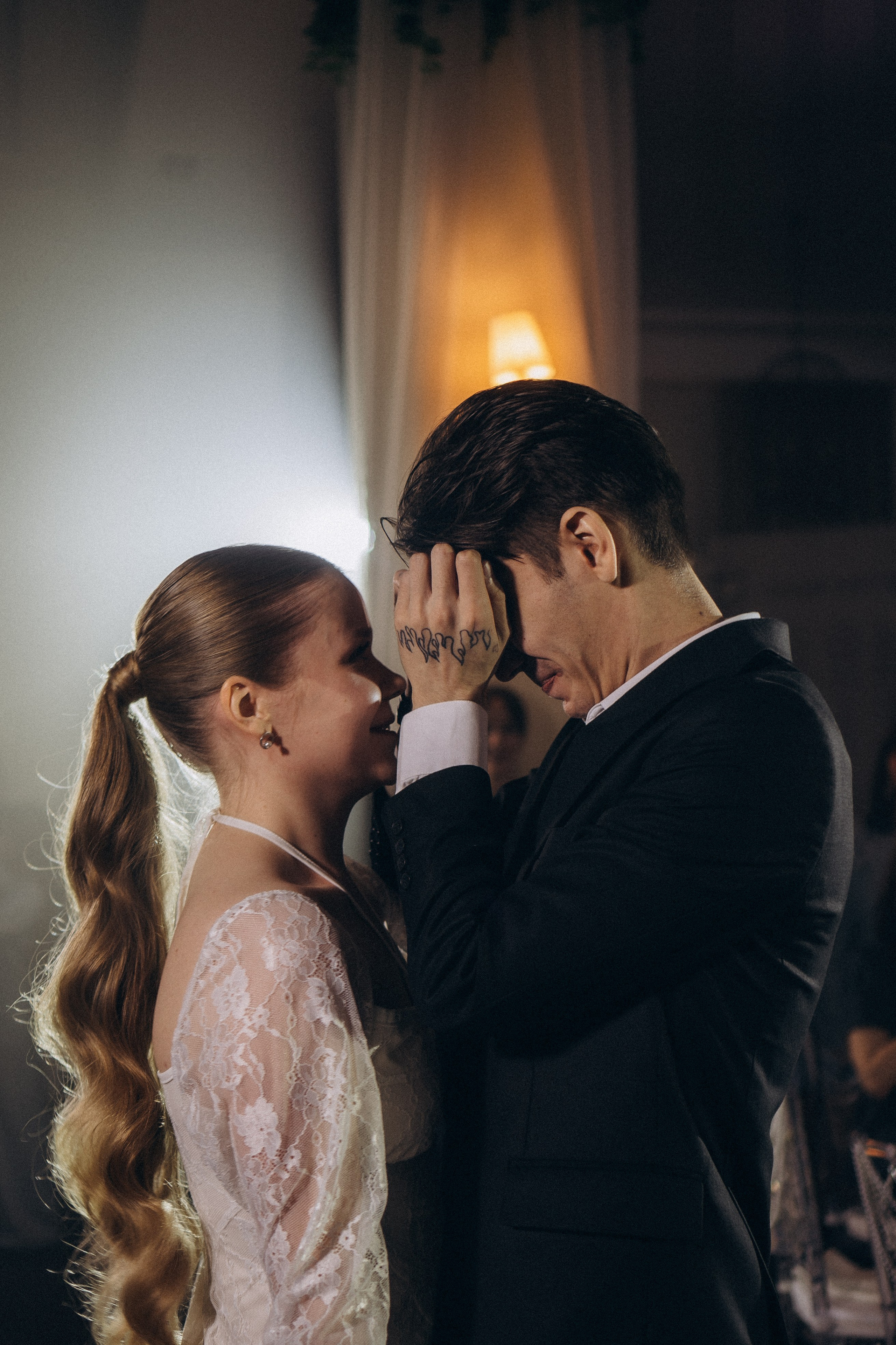 СВАДЕБНАЯ СЬЕМКА СБОРОВ В ОТЕЛЕ И ВЫЕЗД НА ЦЕРЕМОНИЮ (СНЯТО В СИБИРЕ В НИЖНЕВАРТОВСКЕ). Профессиональный фотограф, Санкт-Петербург — Виктория Богомолова