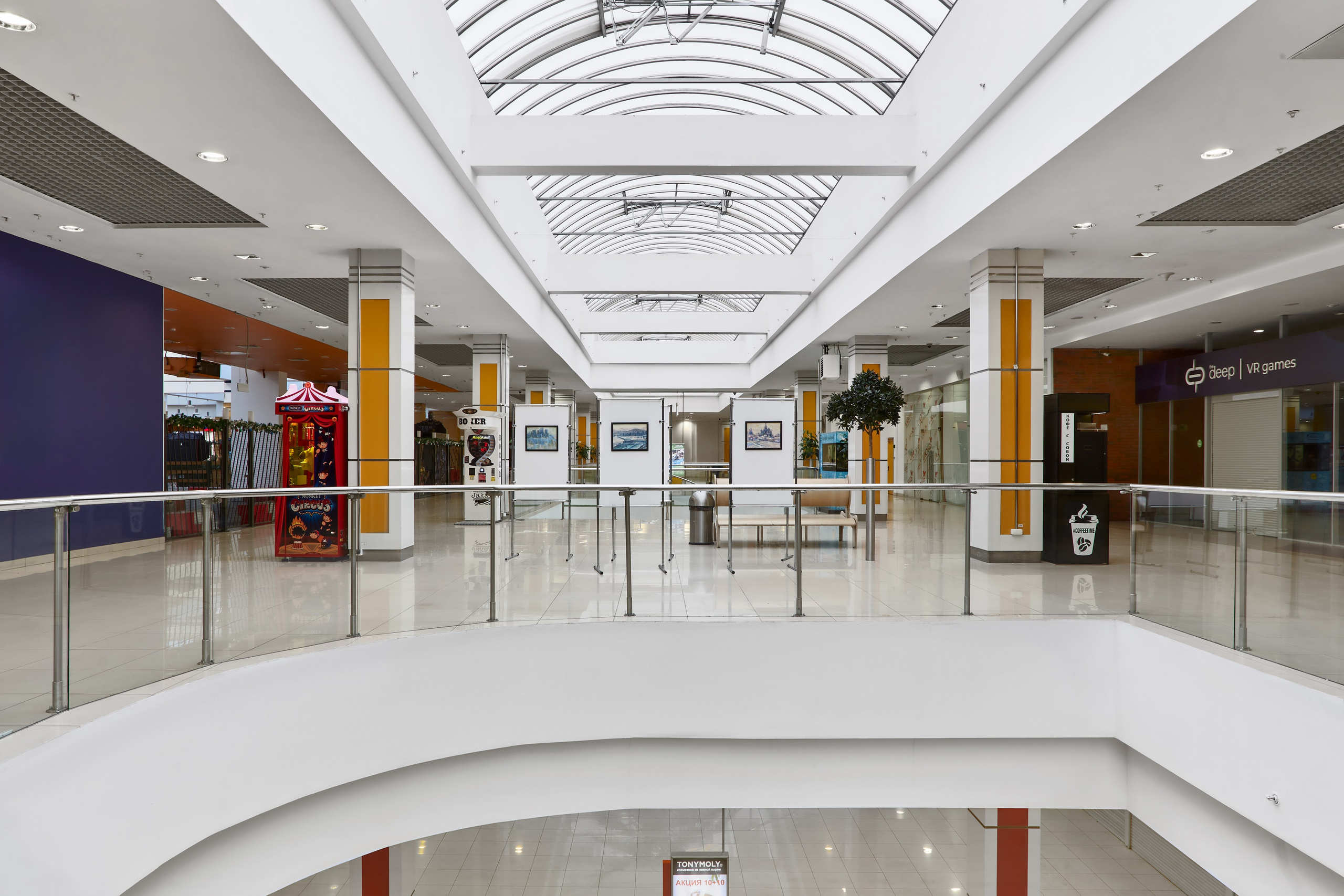 Фотосъмка ТРЦ «Июнь». Интерьерный фотограф и ретушер в Красноярске Денис Антропов