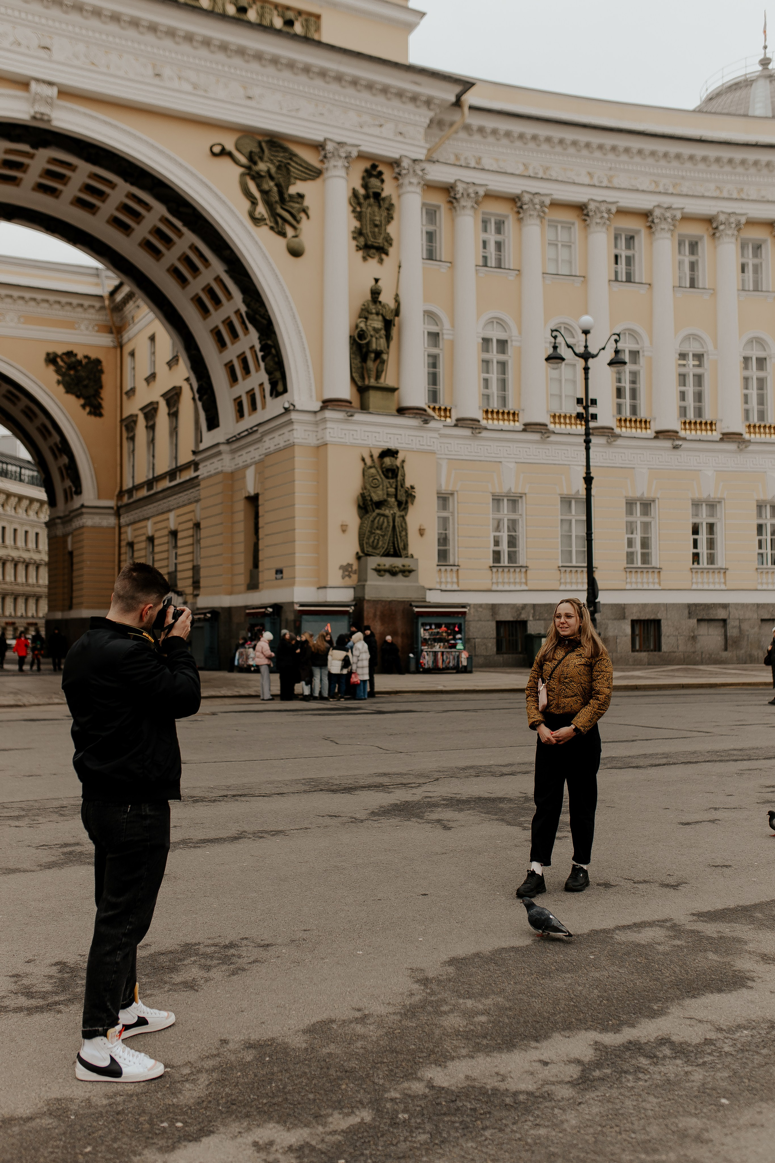 Пара у главного штаба. Фотограф в Санкт-Петербурге Лиза Семченкова