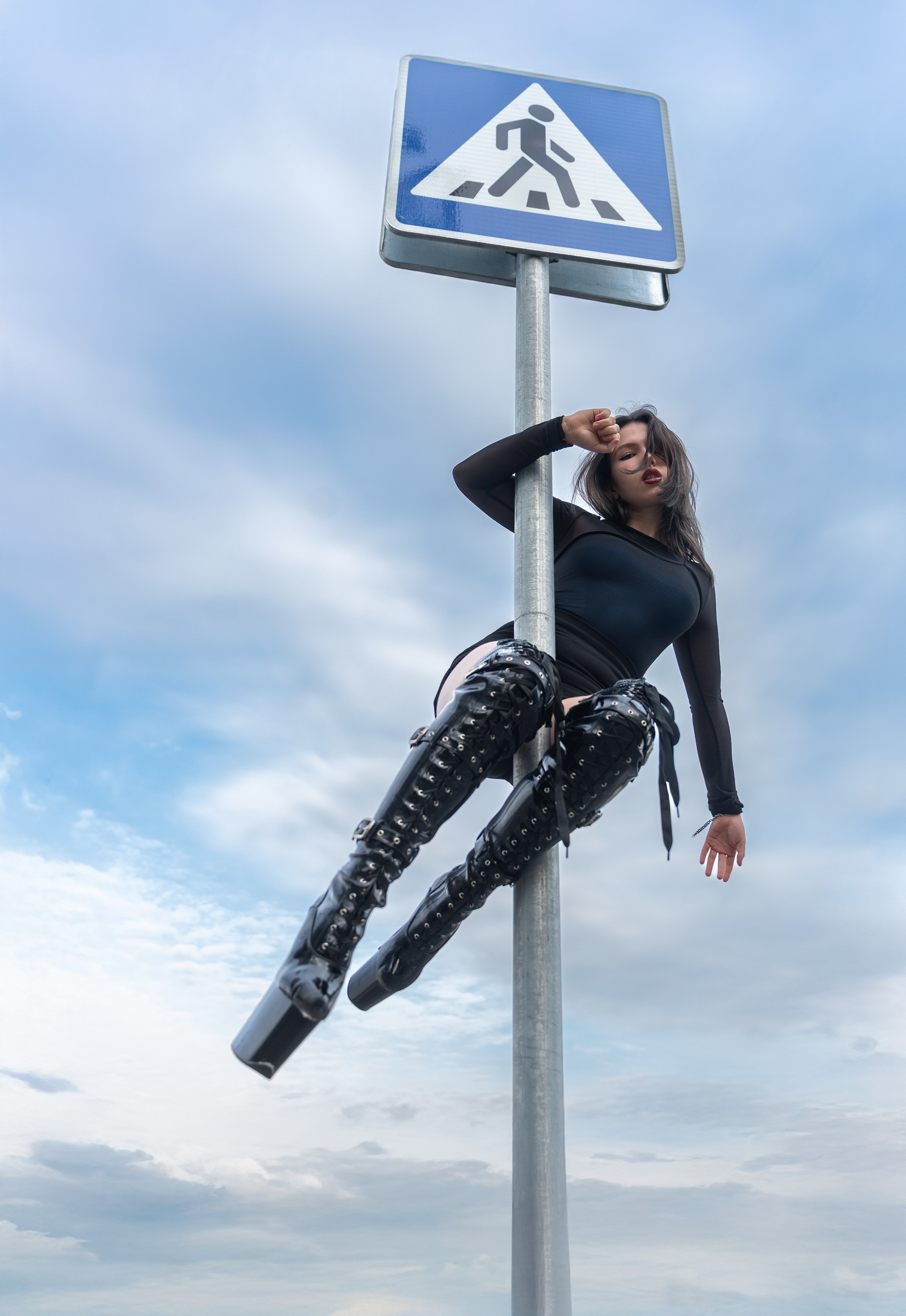 Стрит фотосессия на пилоне. Портретный фотограф в Москве Фарид Леонов