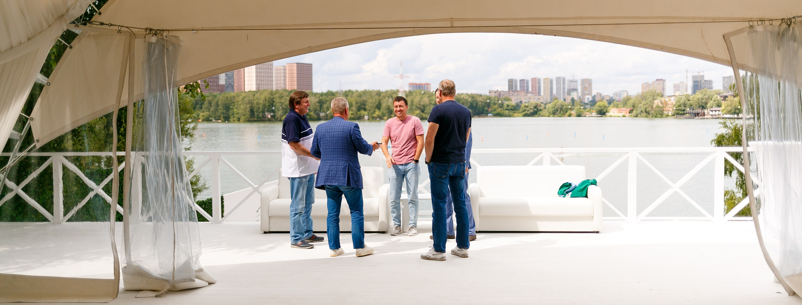 Выездной коучинг на берегу Строгинской поймы. Репортажный фотограф Борис Геер