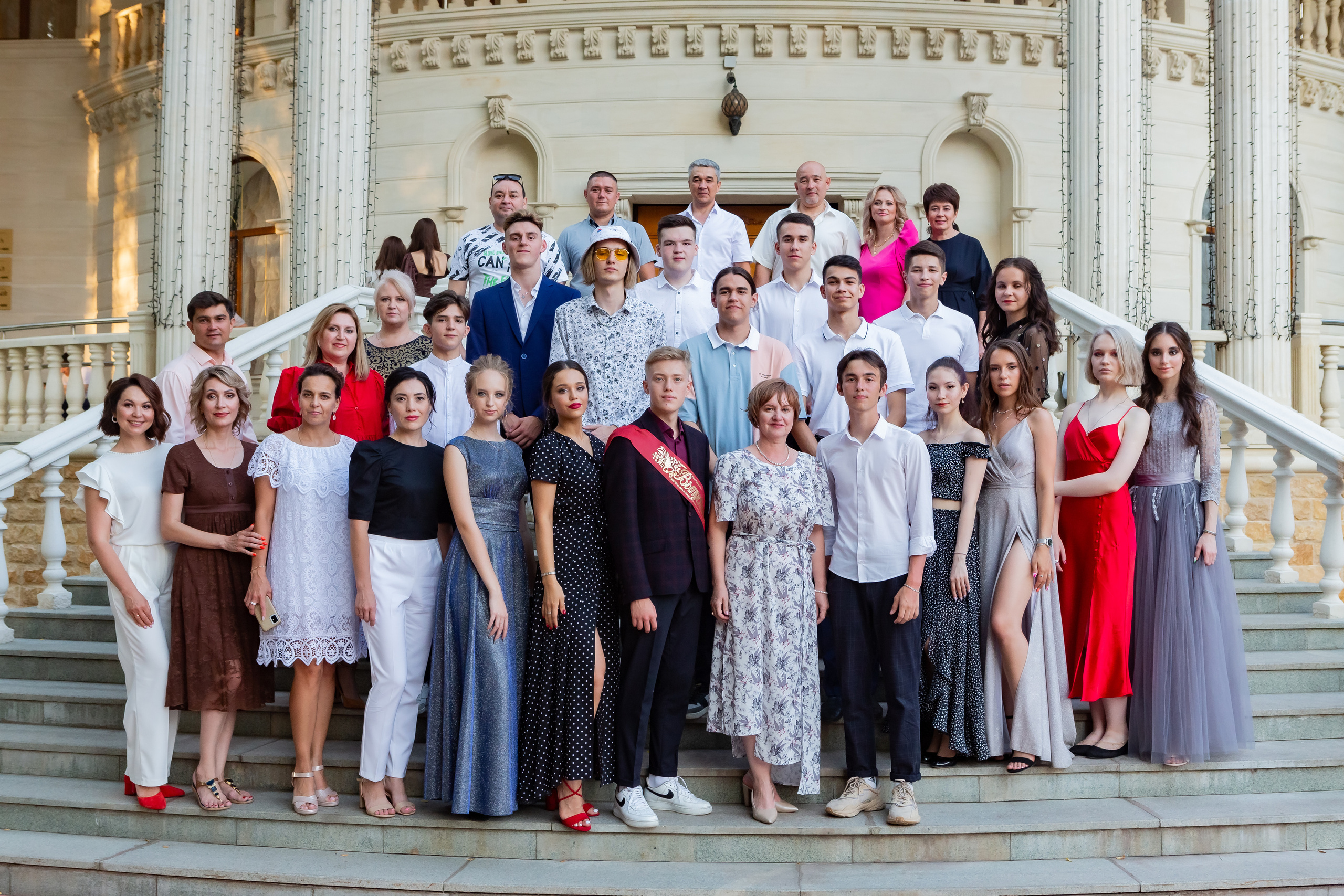 Выпускные Уфа. Фотограф Уфа. Фотограф на выпускной вечер. Ведущий на выпускной вечер. Организация и проведение выпускных в городе Уфа и за его пределами. Таблица расходов на проведение, последнего звонка, торжественной части и выпускного. Чек — лист на выпускной. Фотограф в детский сад.