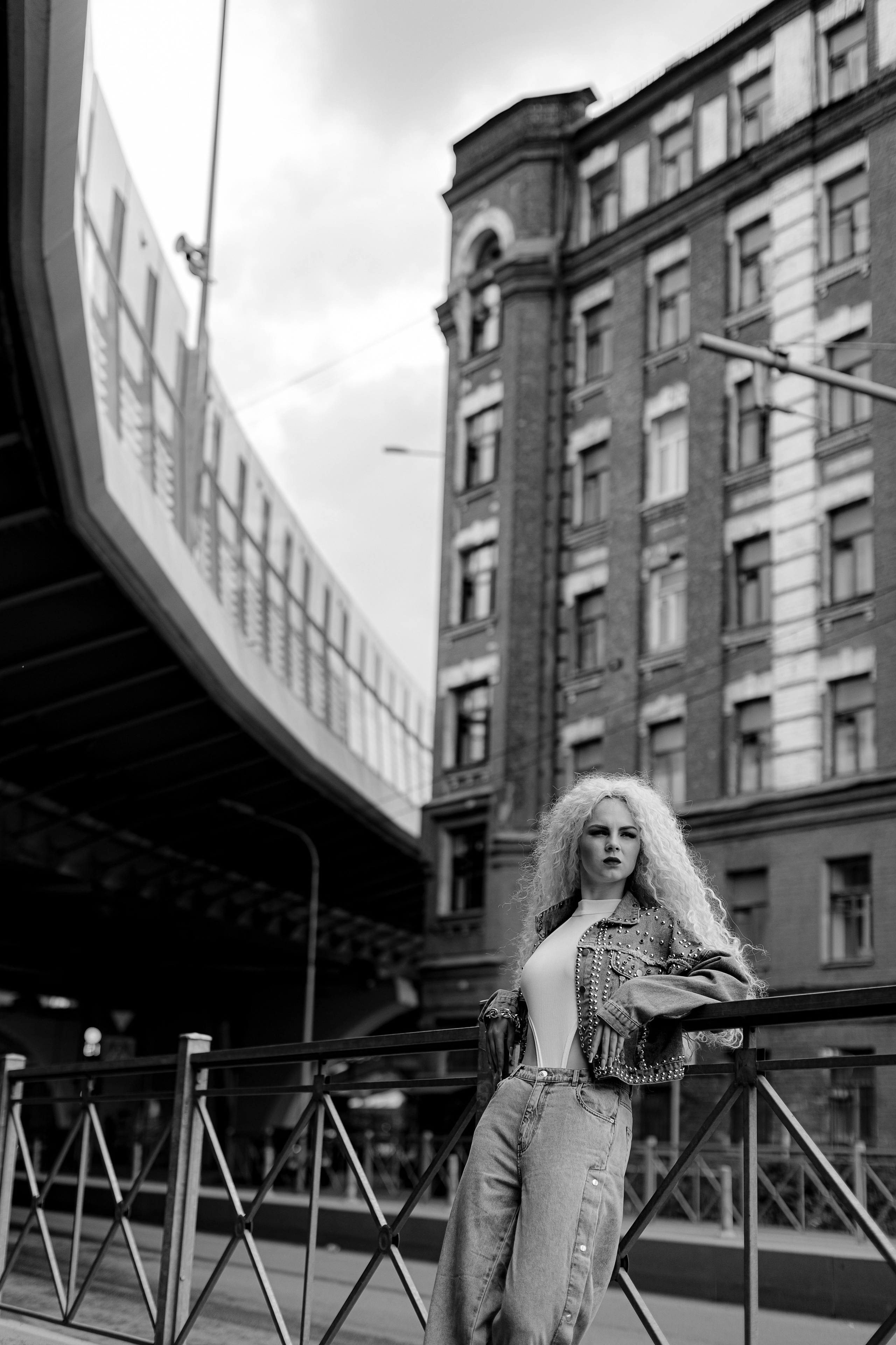 Вайб Бруклинского моста в Санкт-Петербурге под мостом Бетанкура
