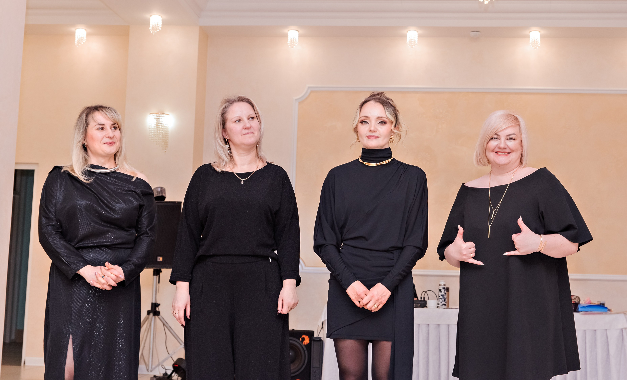 Юбилей Ирины. Ведущая — Наталья Белозерова. Банкетный зал — столовая Радио Завода. Семейный и портретный фотограф Кыштым Челябинск Марина Шигапова