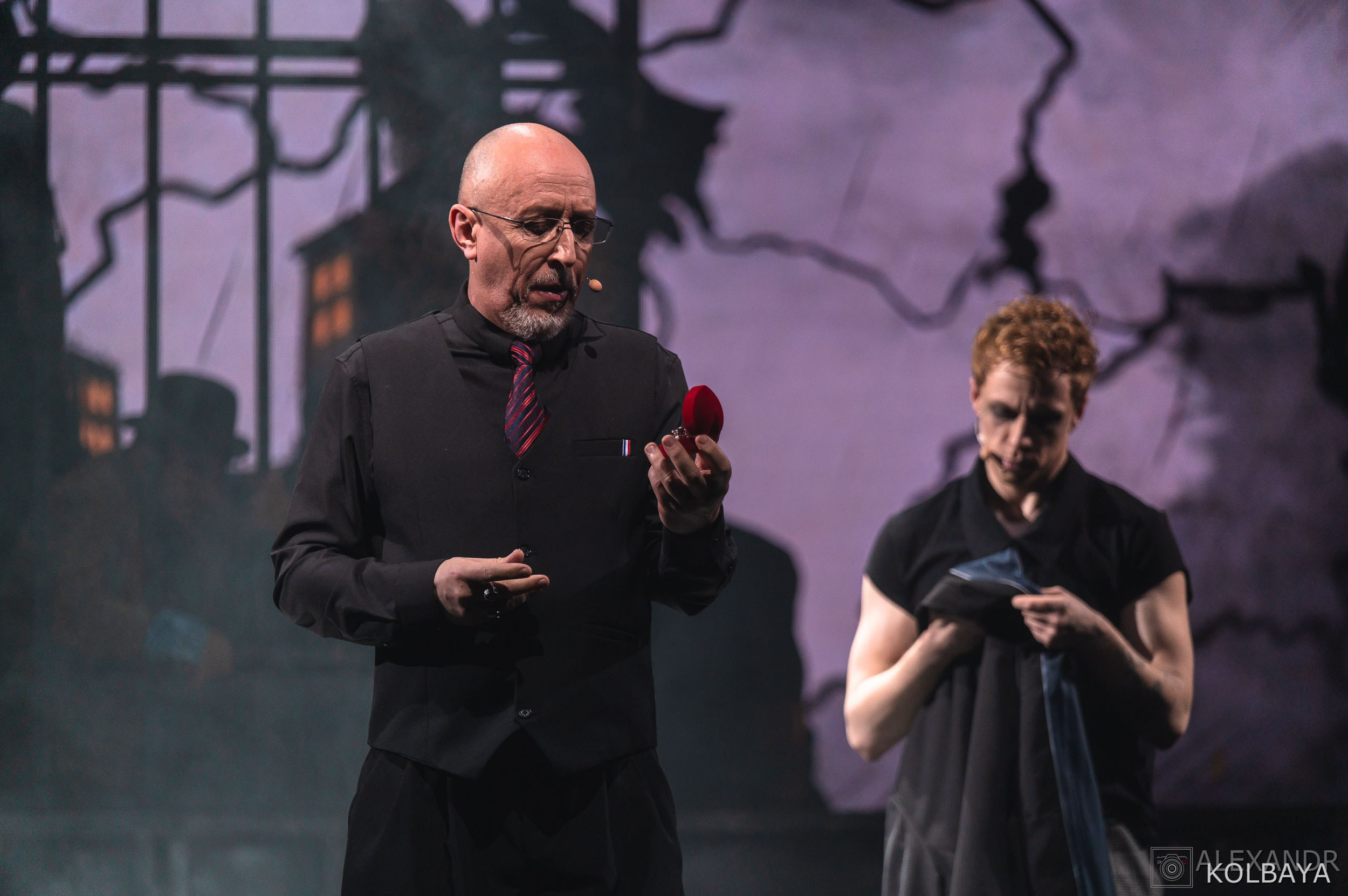 Фотографии со спектакля «Однажды в городе N». Концертный и театральный репортажный фотограф в Москве Александр Колбая