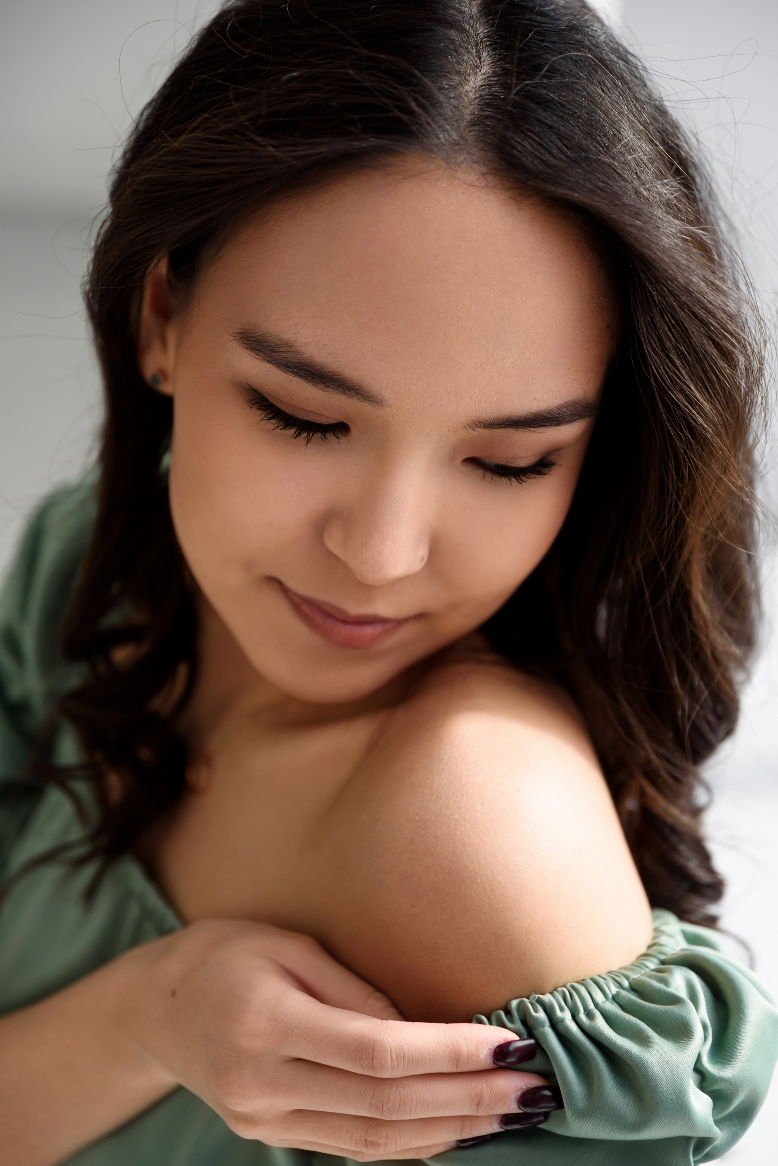 портрет азиатской девушки из фотостудии