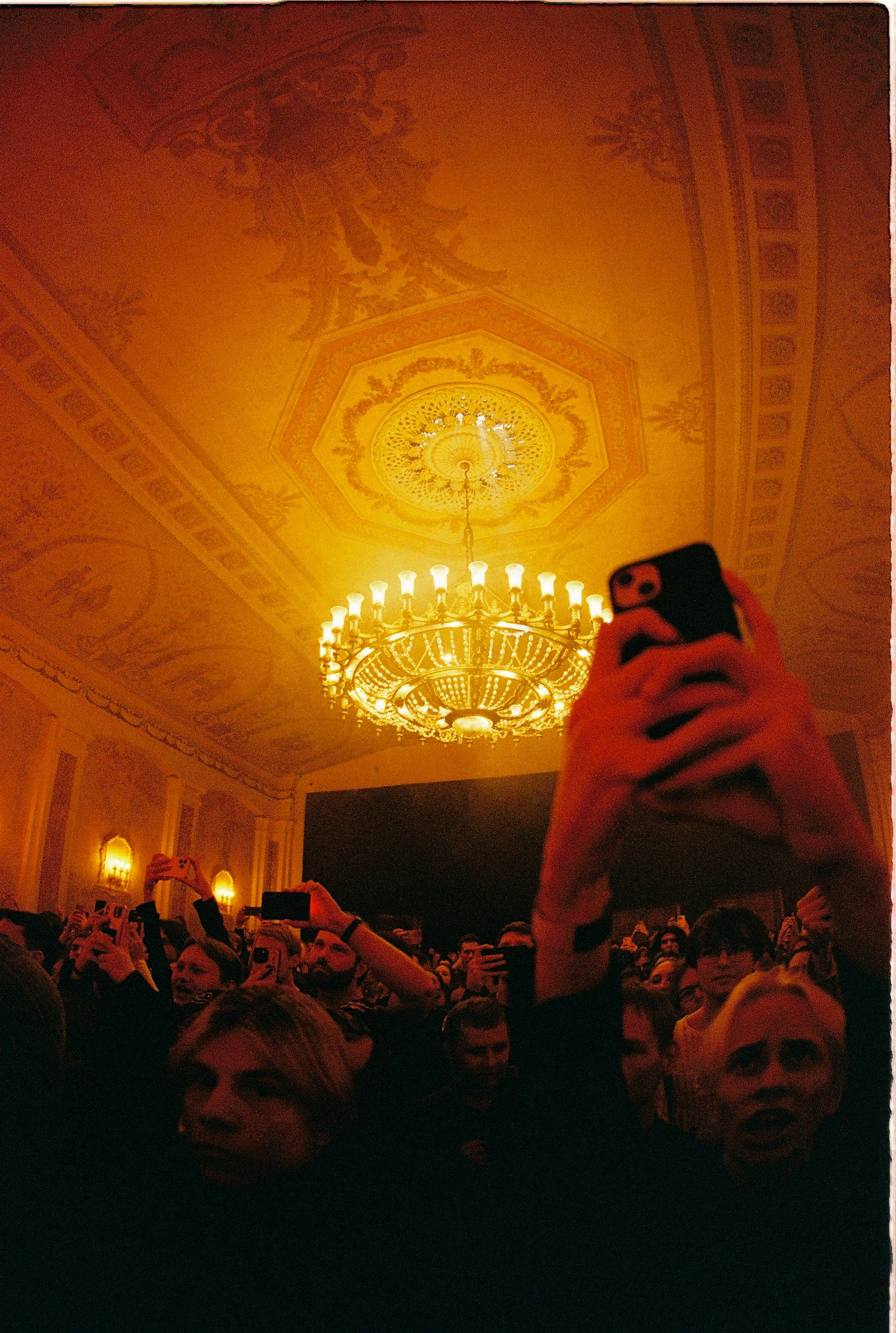 Mirele дк кристалл 2025. Илья Симонов фотограф москва