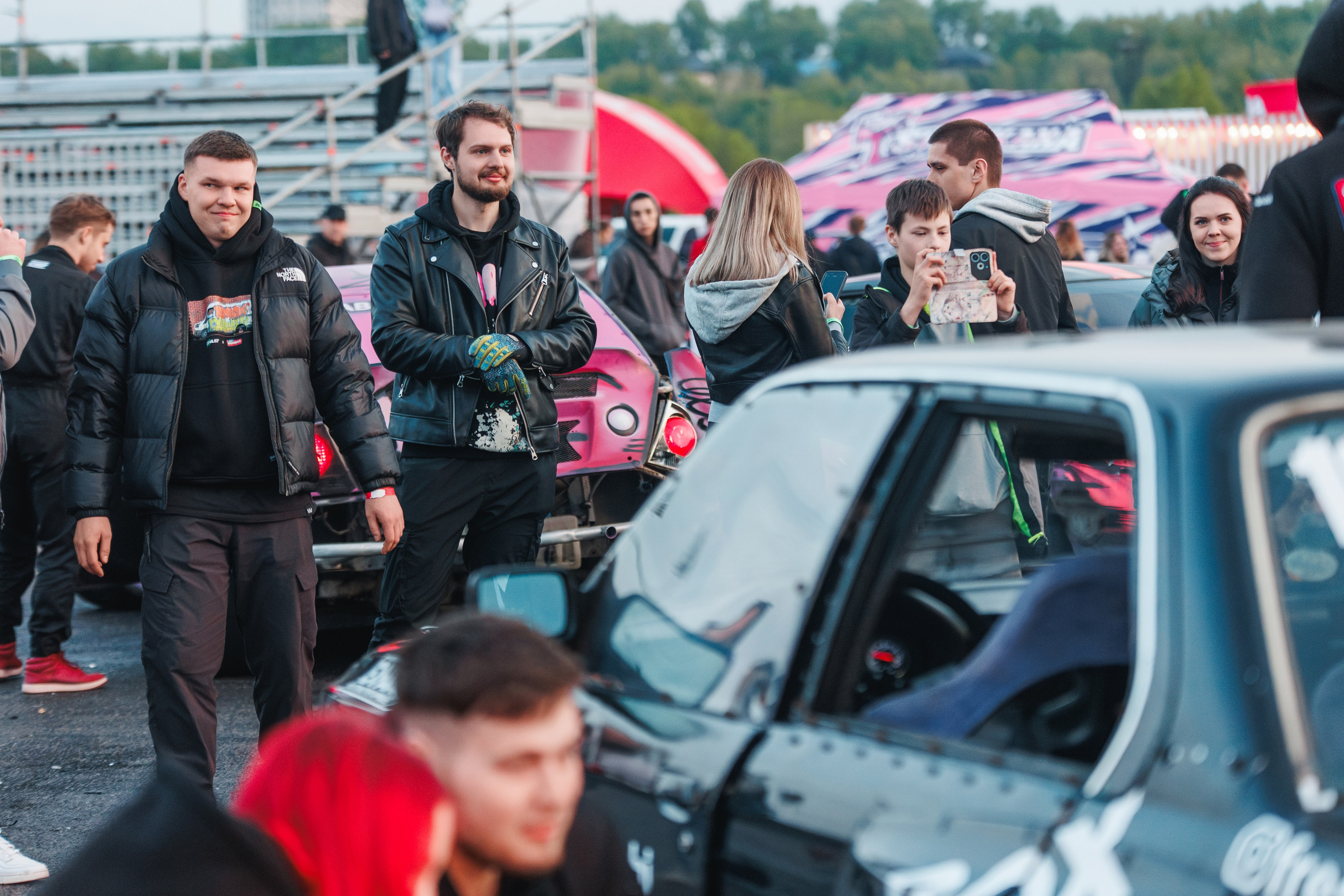 Выставка и дрифт машин. Репортажный фотограф. Москва. Алина Ланская