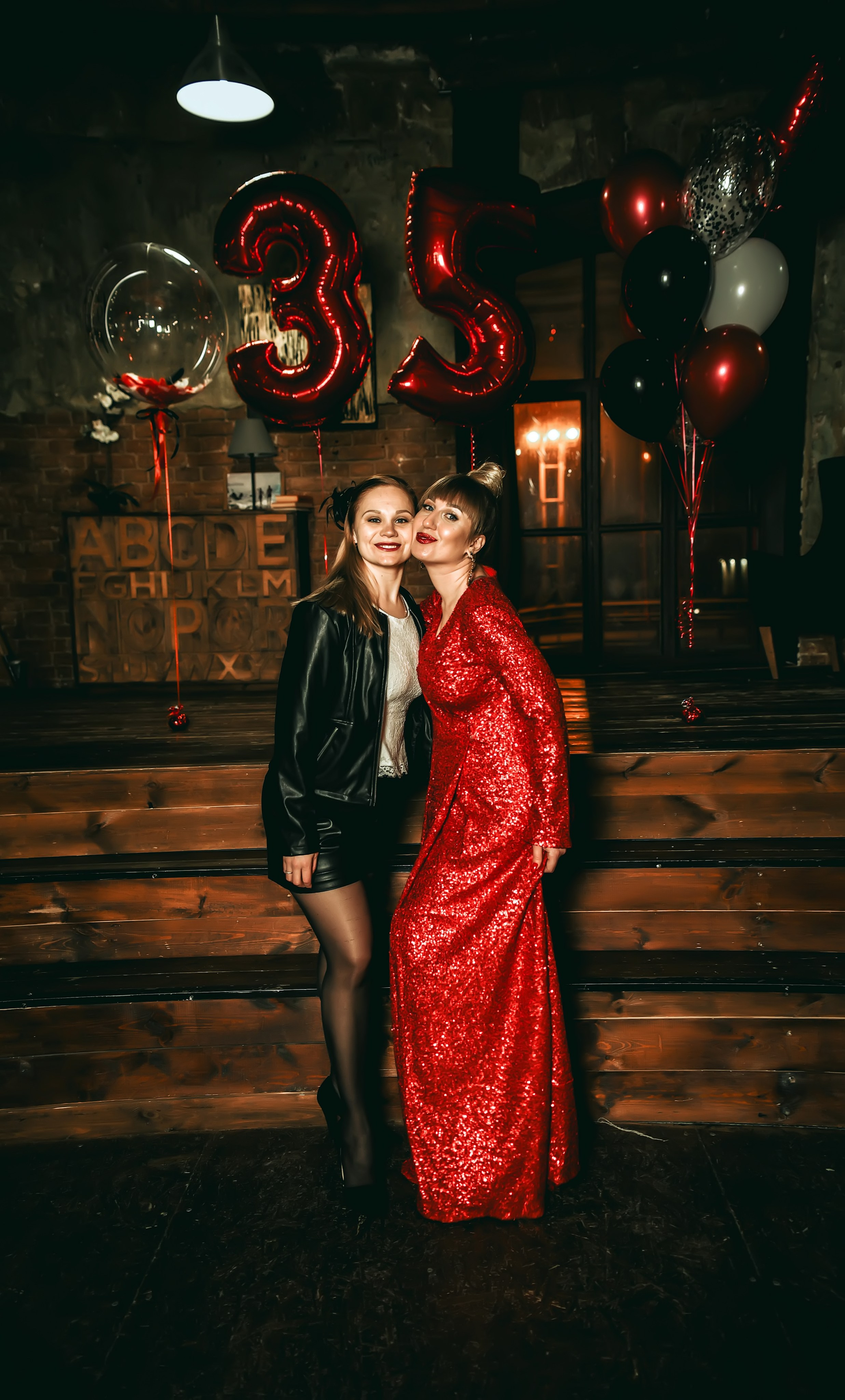 Тематическая вечеринка на юбилей 35 лет. Свадебный, семейный, детский, контент фотограф в Омске Максим Ильин