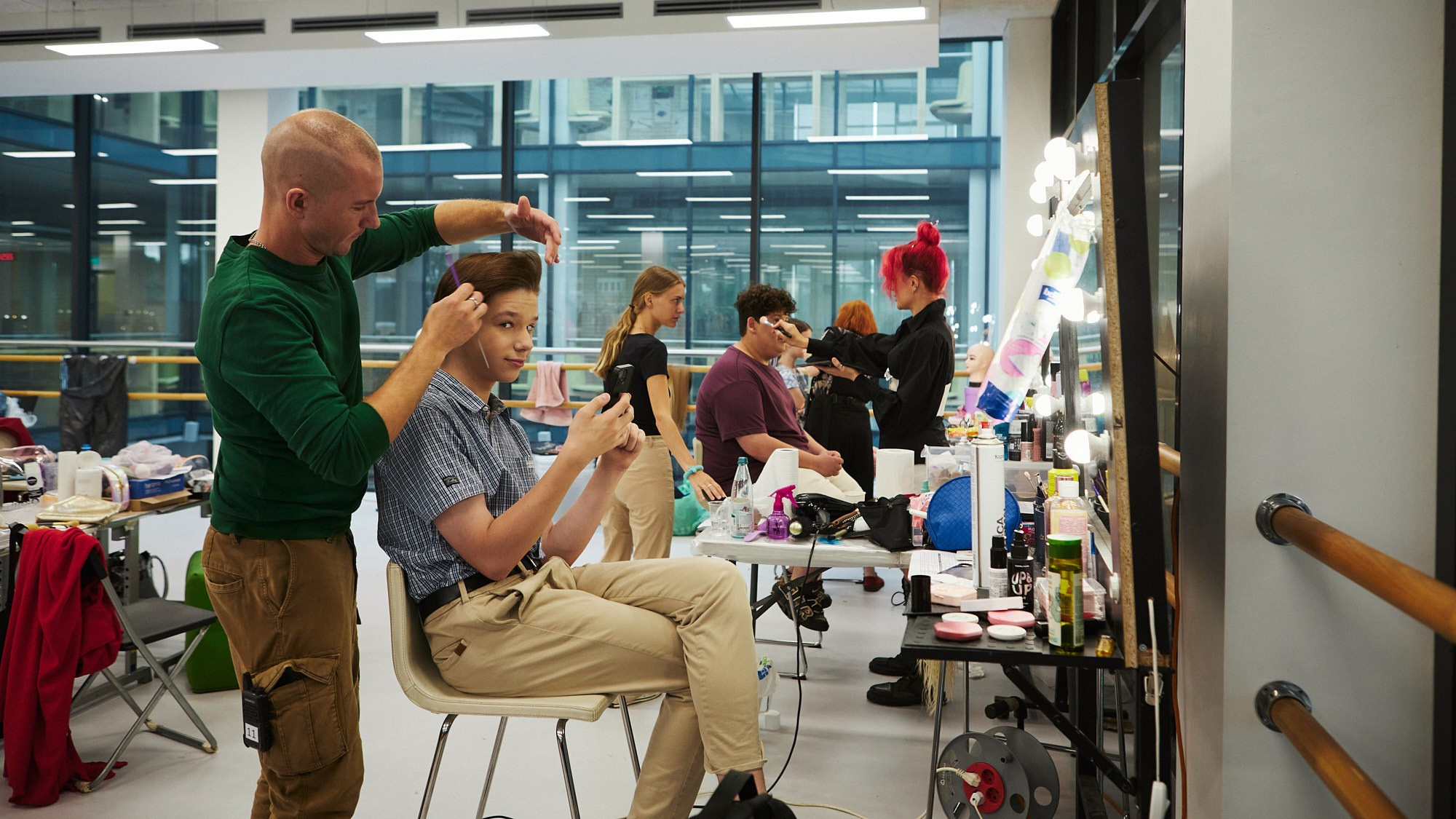 работа актёров и команды на площадке