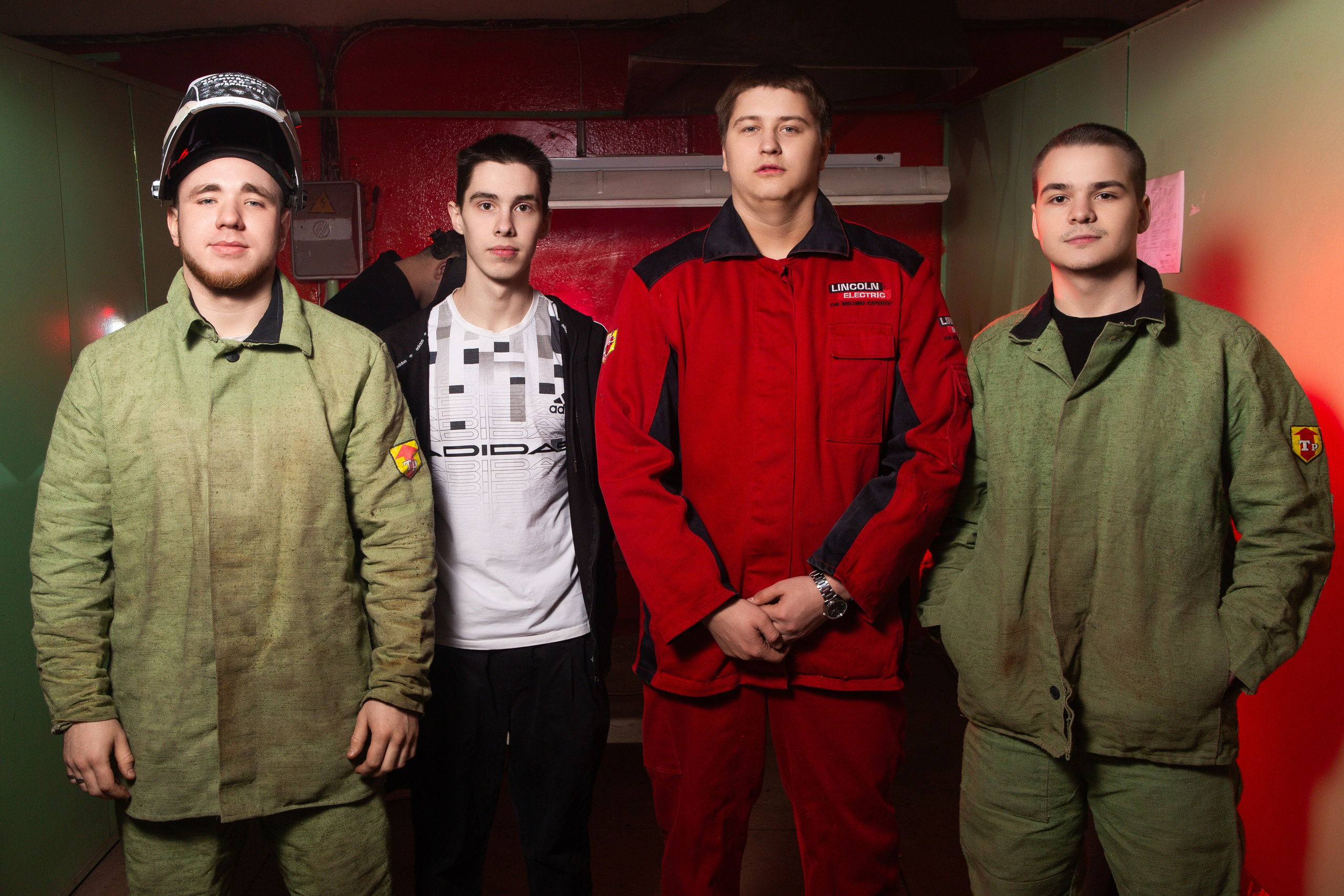 Фотосессия в Цеху для Выпускников Сварочного Производства | Твой Альбом Мценск. ТВОЙ АЛЬБОМ / ТВОИ ПРАВИЛА