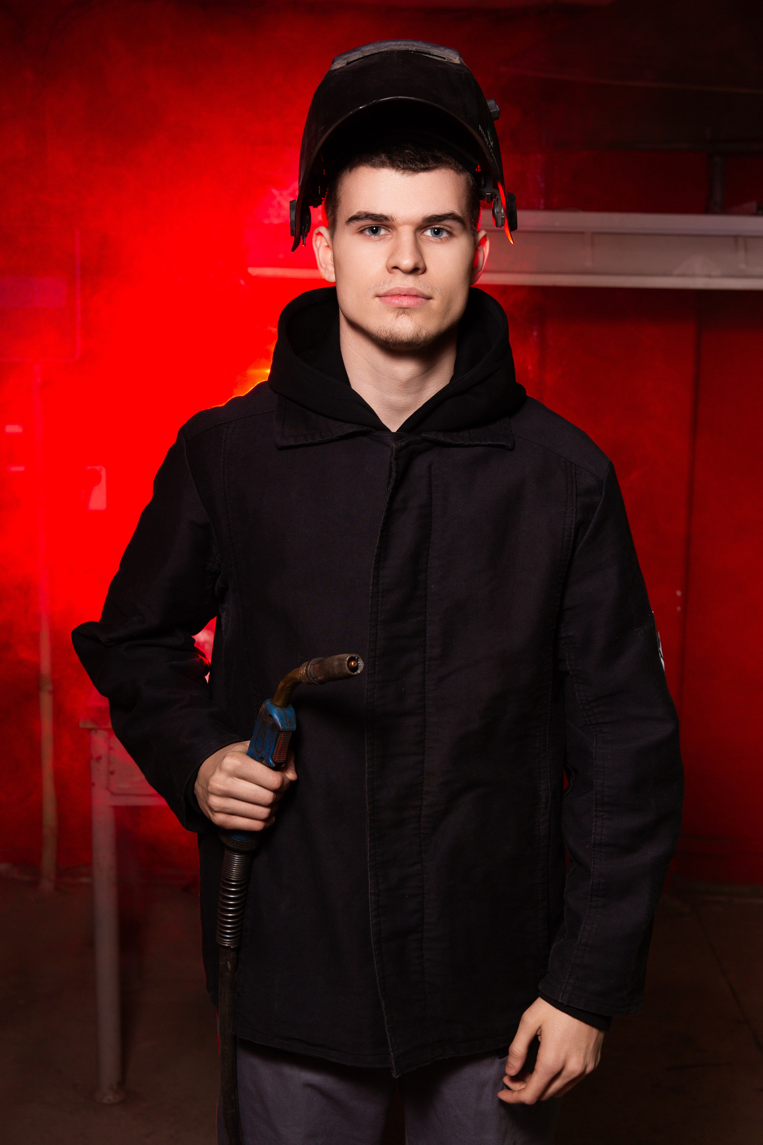 Портретная Фотосессия в Цеху для Выпускников Сварщиков | Твой Альбом Мценск. ТВОЙ АЛЬБОМ / ТВОИ ПРАВИЛА