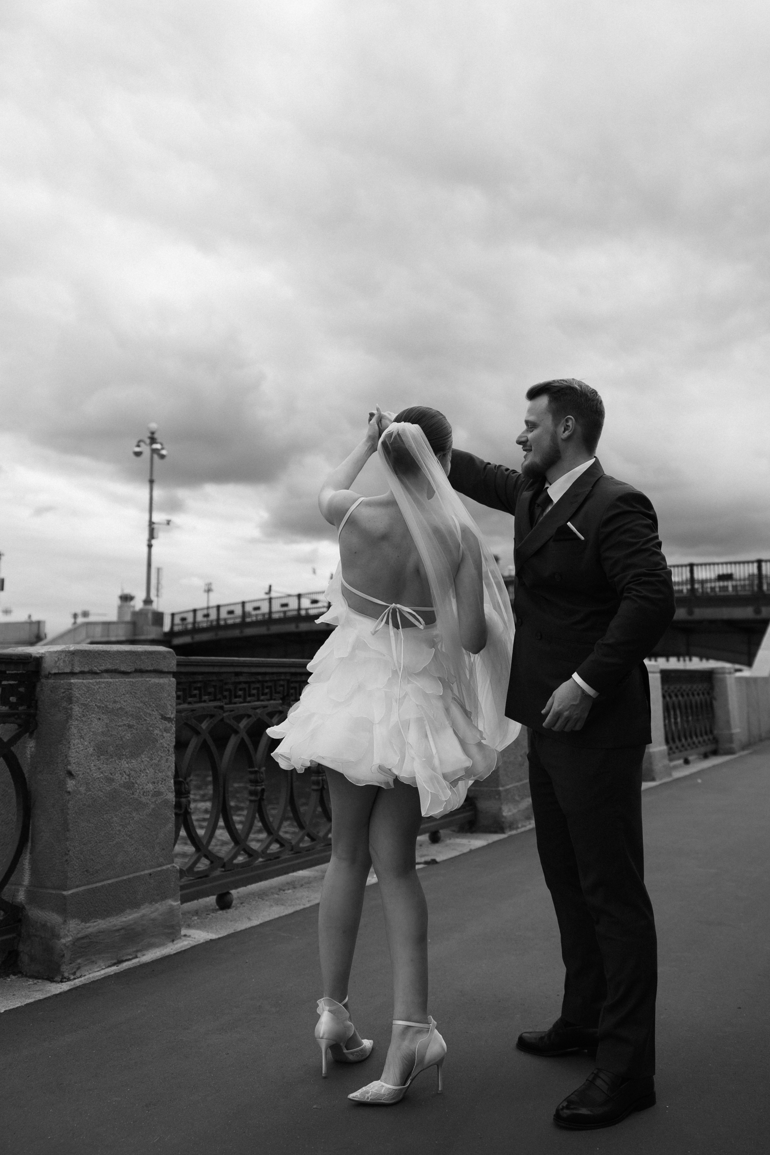 Ирина и Алексей | прогулка Котельническая наб. Свадебный фотограф Москва Анастасия Храмова