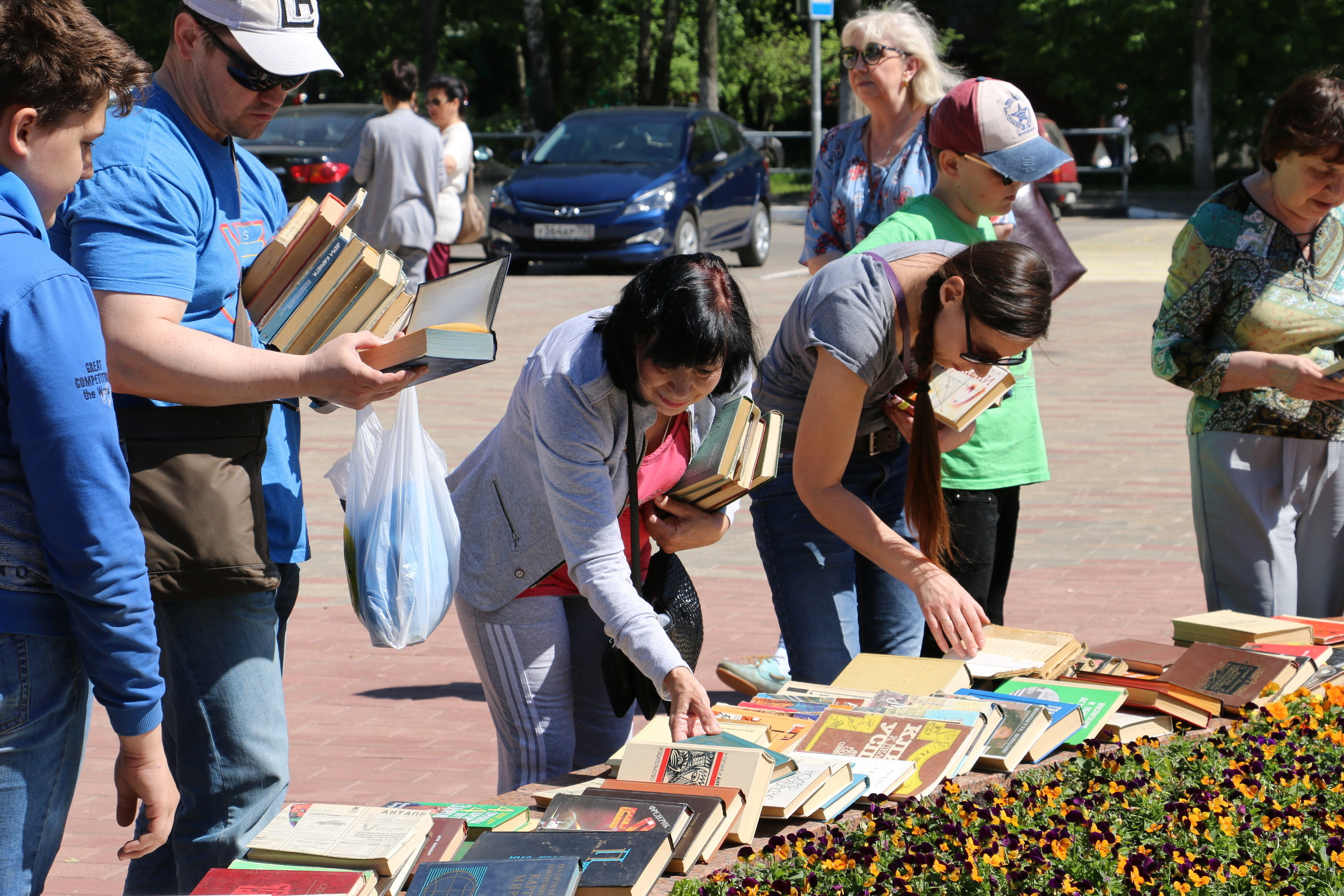 Благотворительная акция, сбор макулатуры, благотворительность, сбор ср. Мария Ткаченко. Документальная фотография