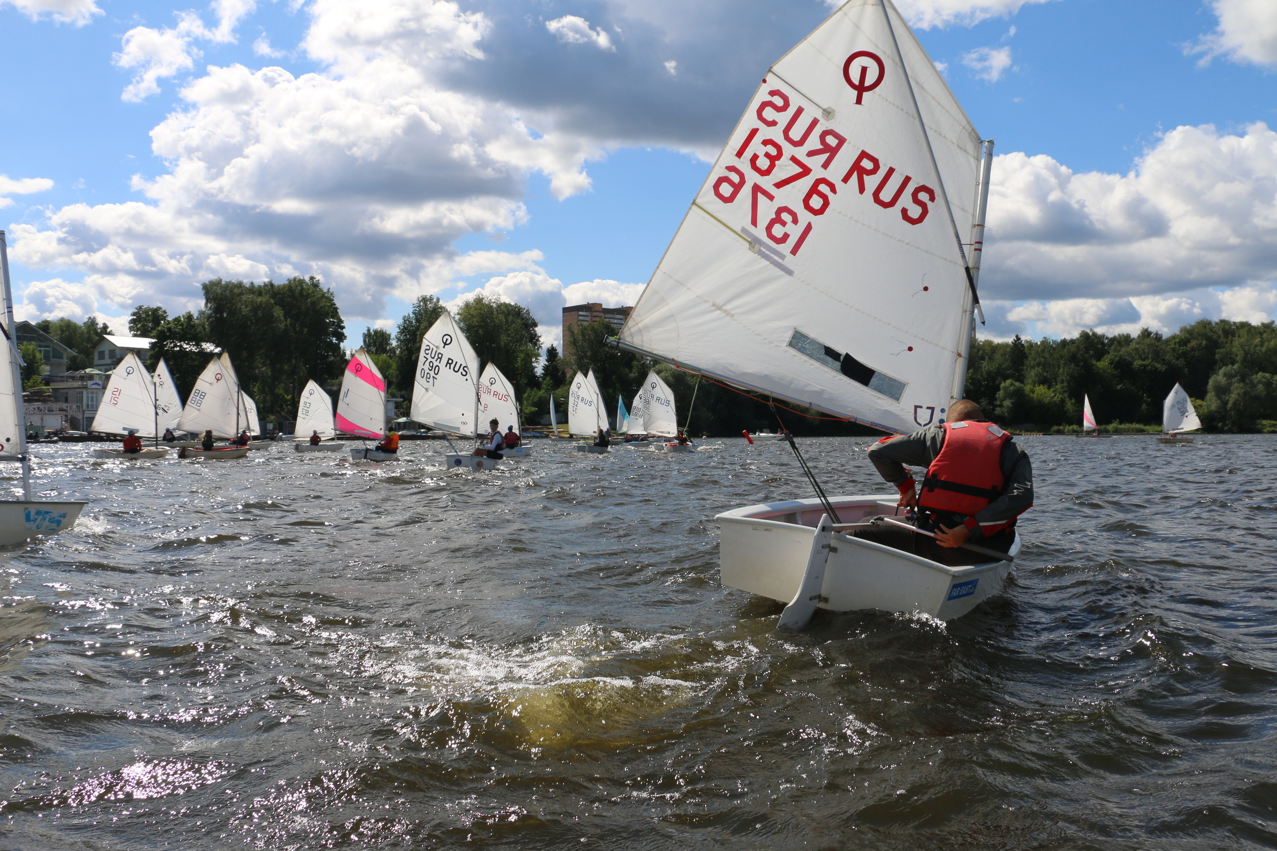 Парусный спорт, фото яхты, спортсмены, детский спорт, яхтинг, парус, у. Мария Ткаченко. Документальная фотография