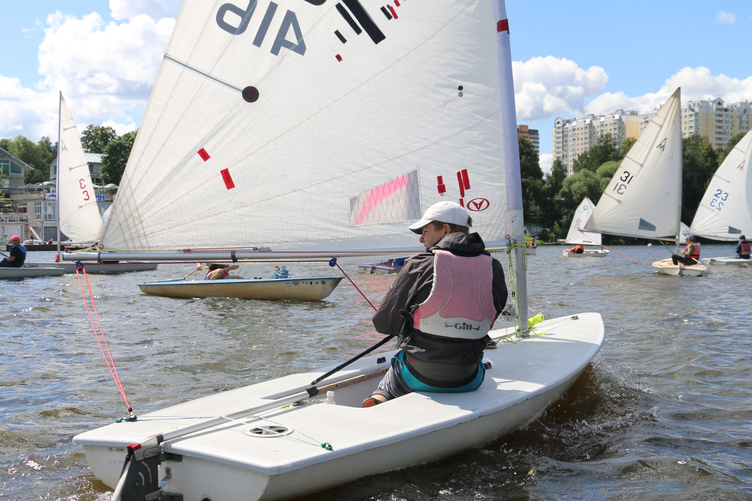 Парусный спорт, фото яхты, спортсмены, детский спорт, яхтинг, парус, у. Мария Ткаченко. Документальная фотография