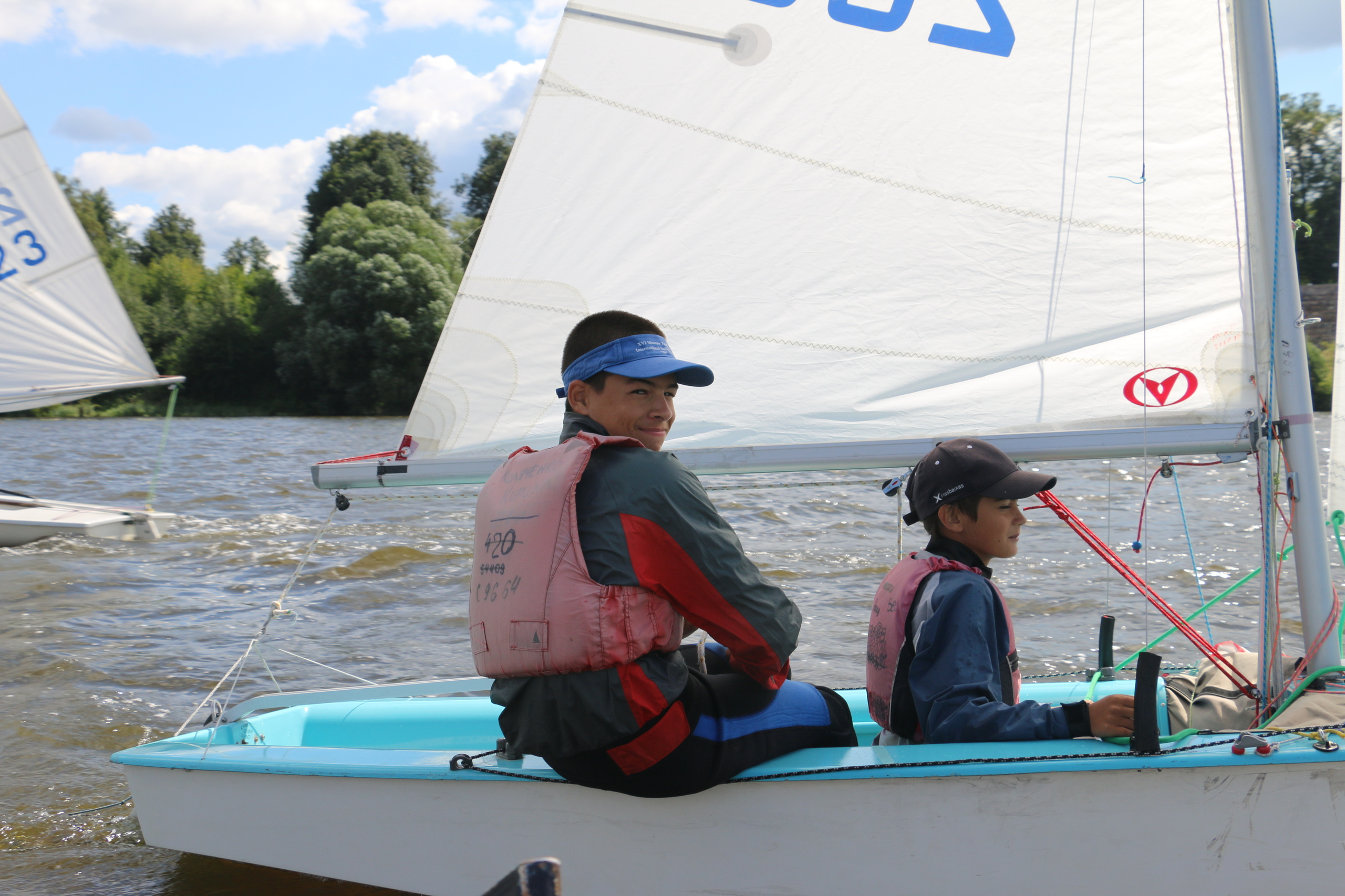 Парусный спорт, фото яхты, спортсмены, детский спорт, яхтинг, парус, у. Мария Ткаченко. Документальная фотография