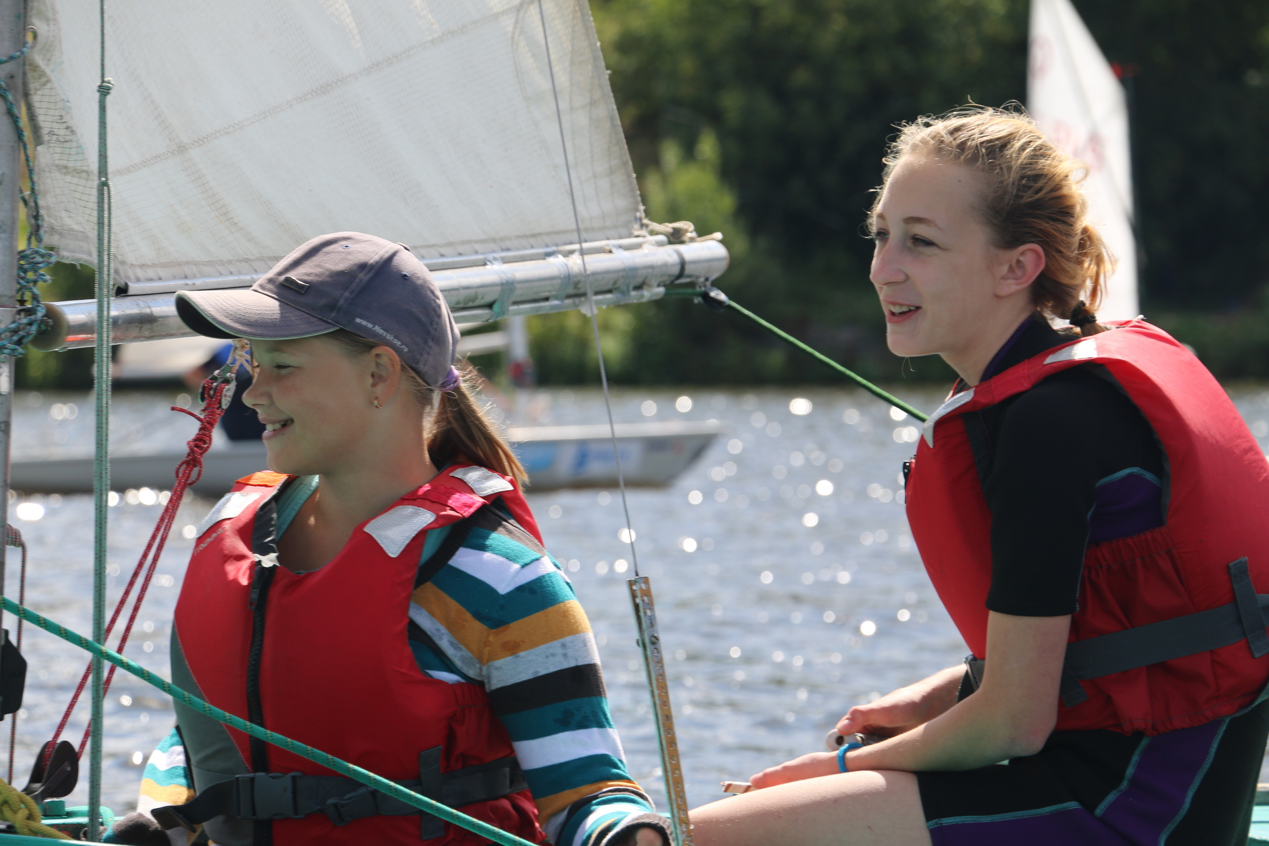 Парусный спорт, фото яхты, спортсмены, детский спорт, яхтинг, парус, у. Мария Ткаченко. Документальная фотография