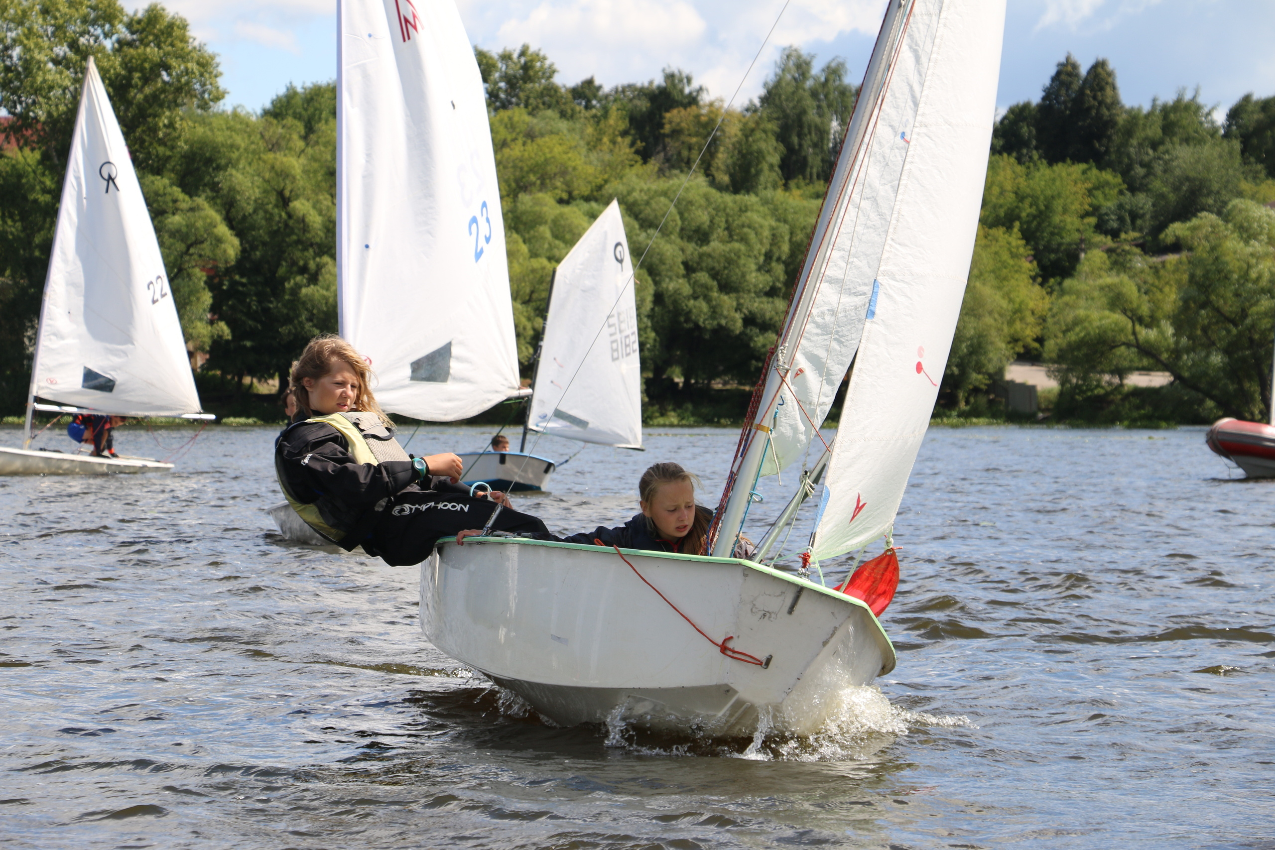 Парусный спорт, фото яхты, спортсмены, детский спорт, яхтинг, парус, у. Мария Ткаченко. Документальная фотография