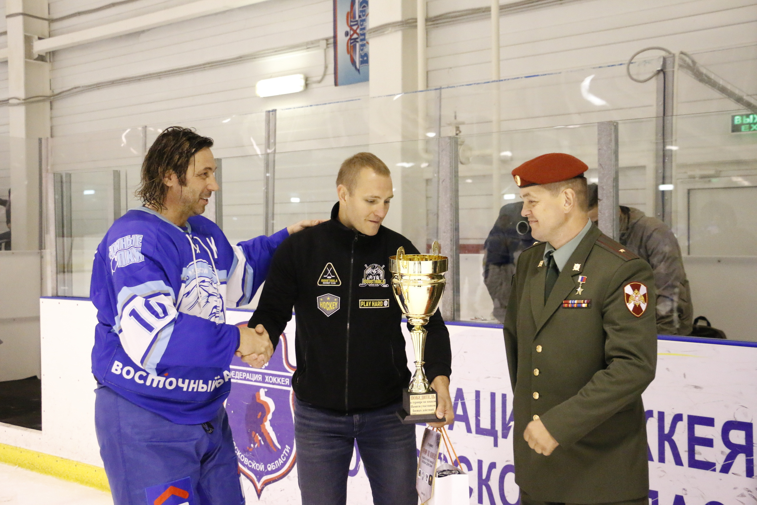 Хоккей, матч, фото хоккея, александр мостовой, ледовый дворец, евгений. Мария Ткаченко. Документальная фотография