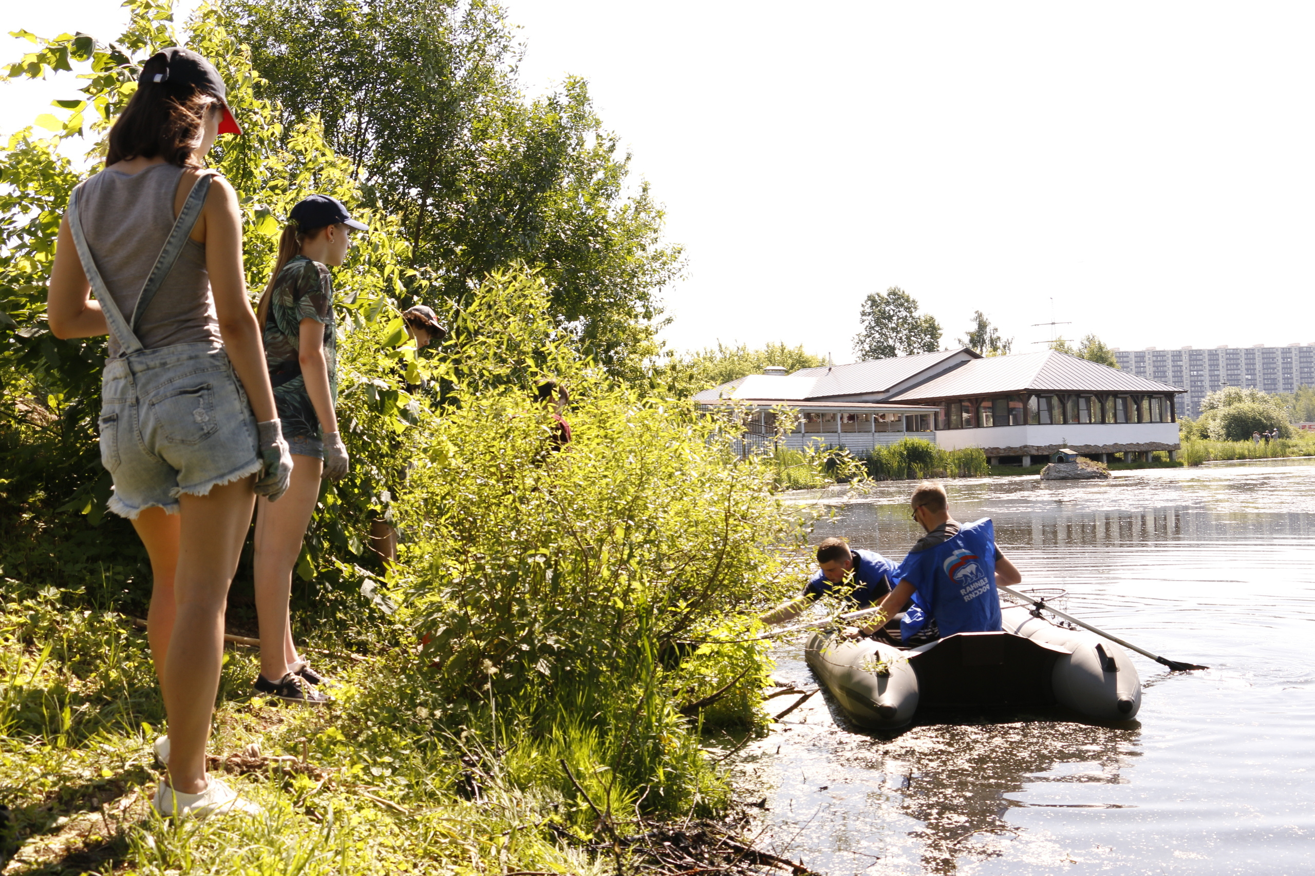 Благоустройство, строительство, субботник экология, посадка деревьев,. Мария Ткаченко. Документальная фотография