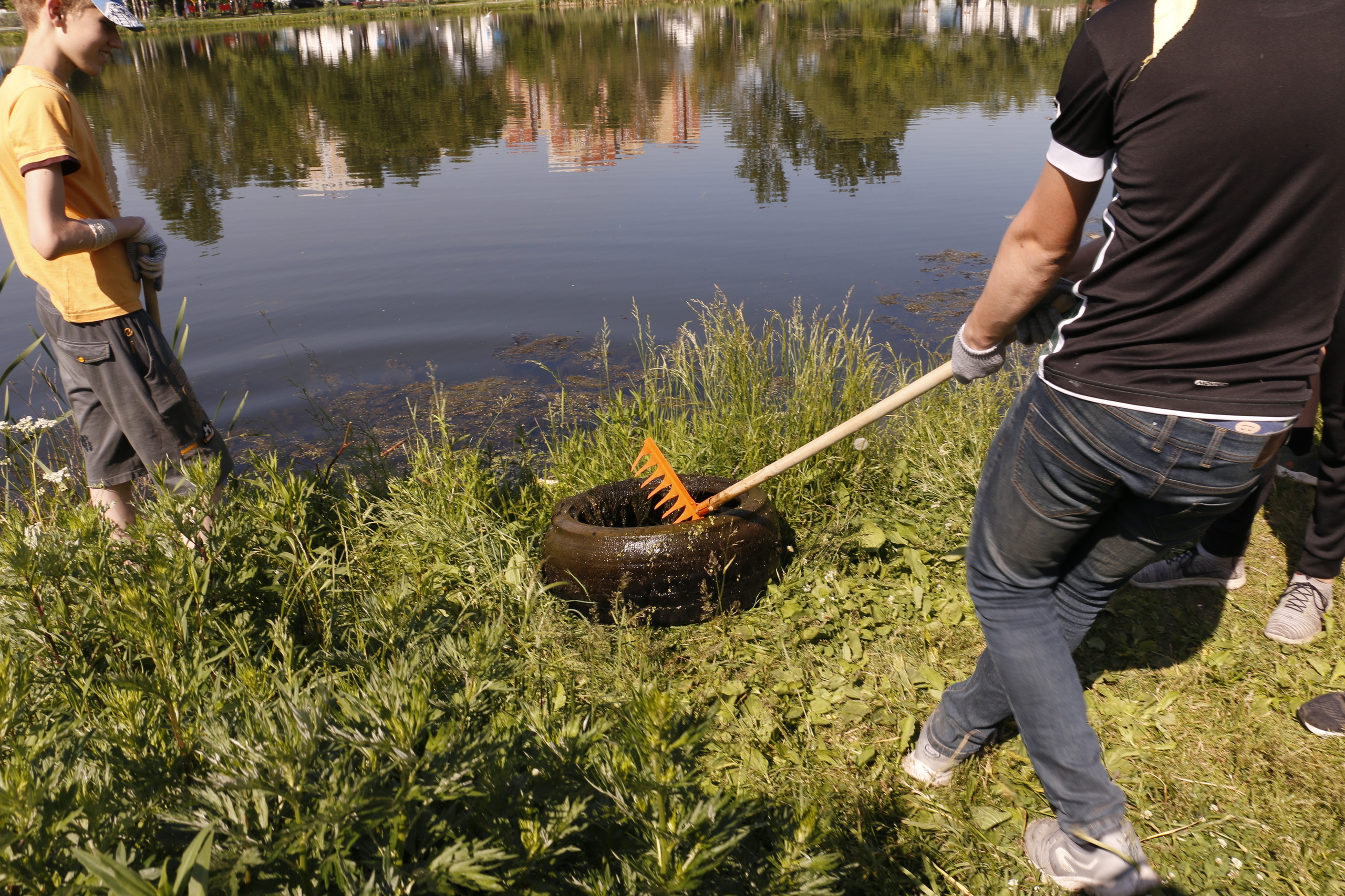 Благоустройство, строительство, субботник экология, посадка деревьев,. Мария Ткаченко. Документальная фотография
